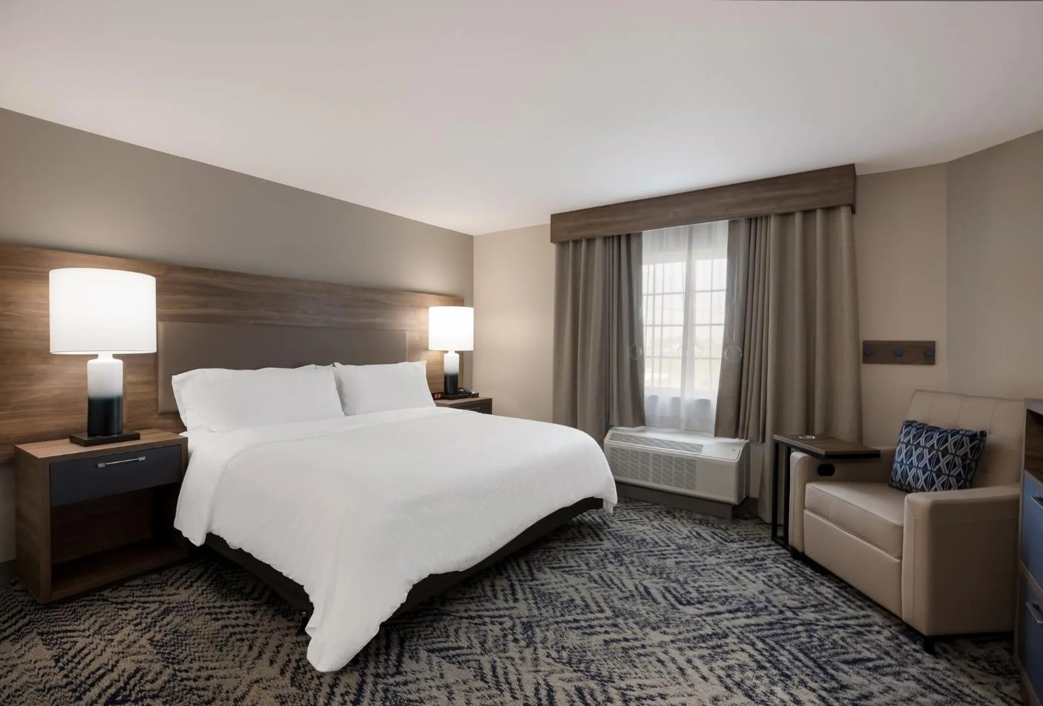 Photo of the whole room, Bed in Candlewood Suites Lafayette - River Ranch by IHG