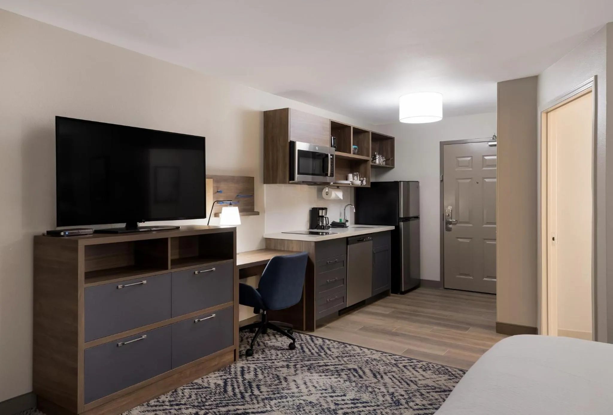 Photo of the whole room in Candlewood Suites Lafayette - River Ranch by IHG