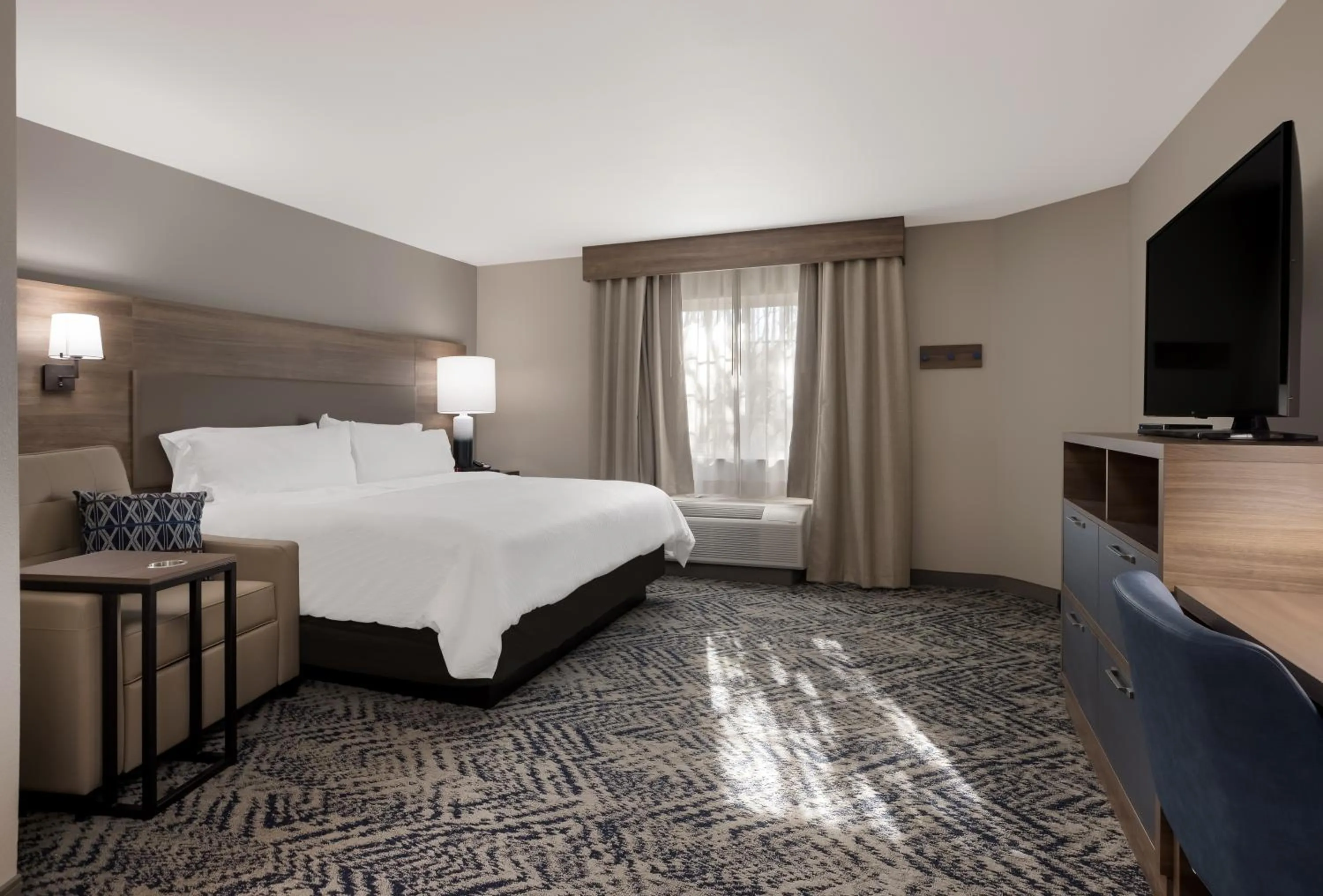 Bed in Candlewood Suites Lafayette - River Ranch by IHG