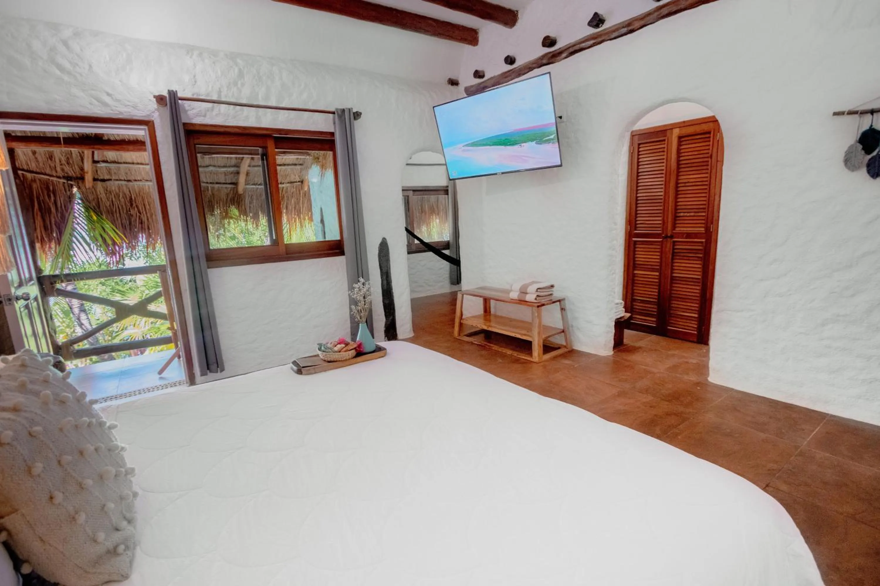 Photo of the whole room, Bed in Hotel Las Nubes Holbox
