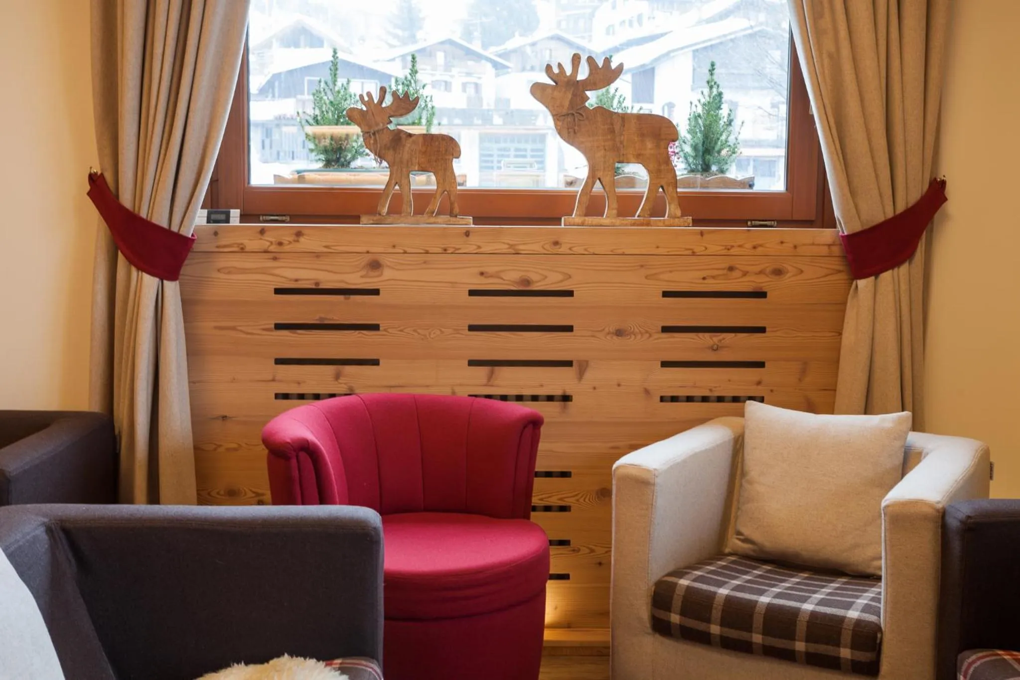 Lounge or bar in Hotel Vallée Blanche Courmayeur