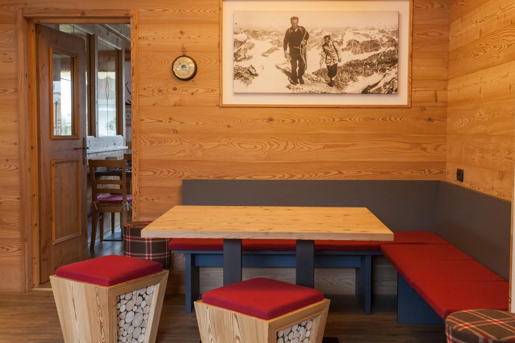 Lounge or bar in Hotel Vallée Blanche Courmayeur