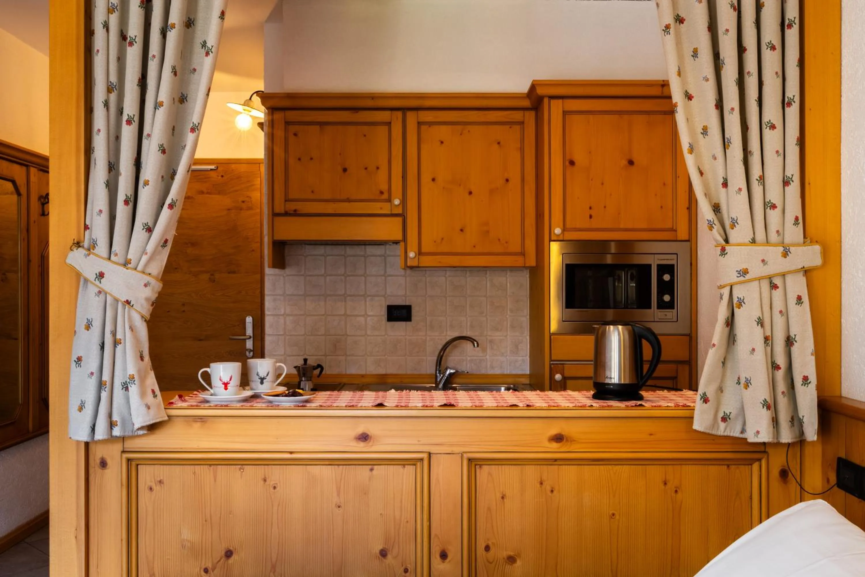 Coffee/tea facilities in Hotel Vallée Blanche Courmayeur