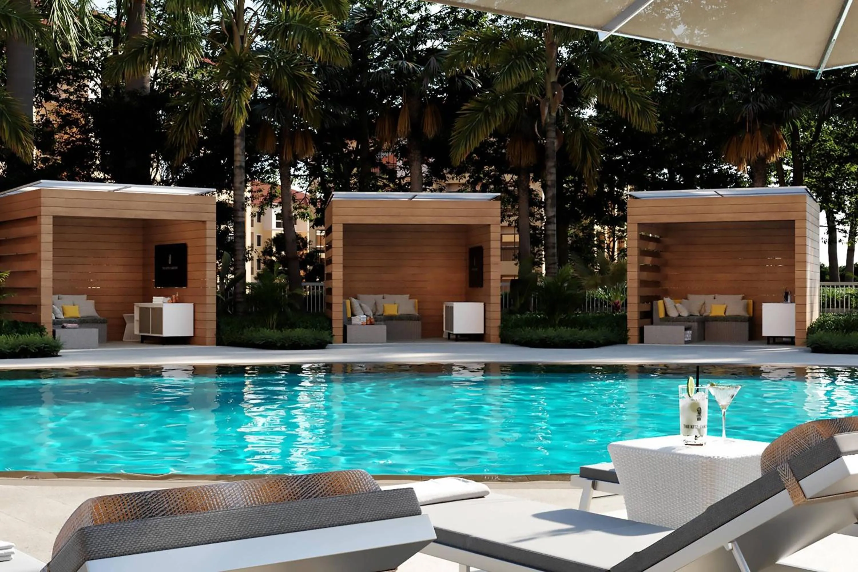 Swimming pool in The Ritz-Carlton Naples, Tiburon