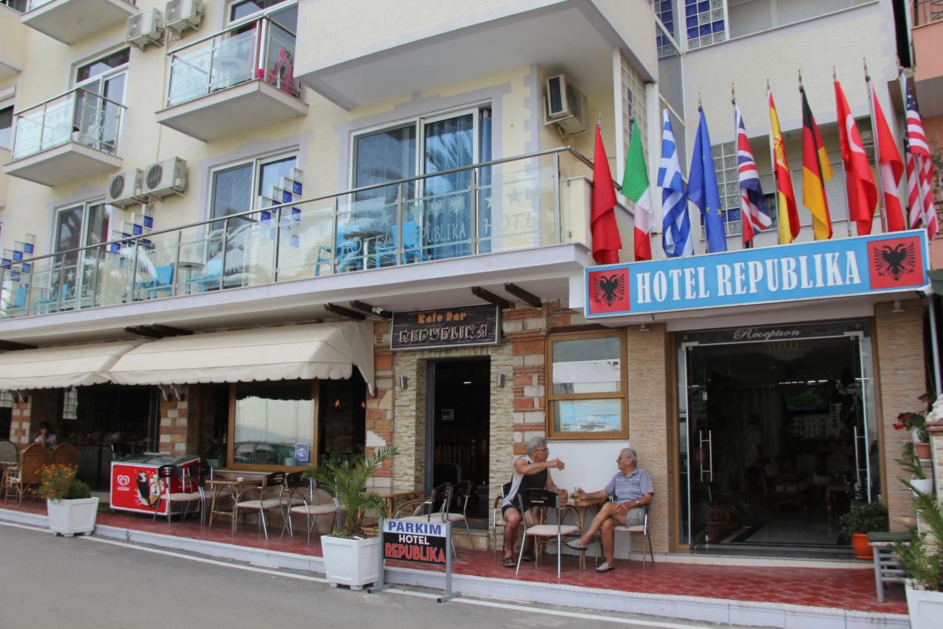 Facade/entrance in Republika Hotel