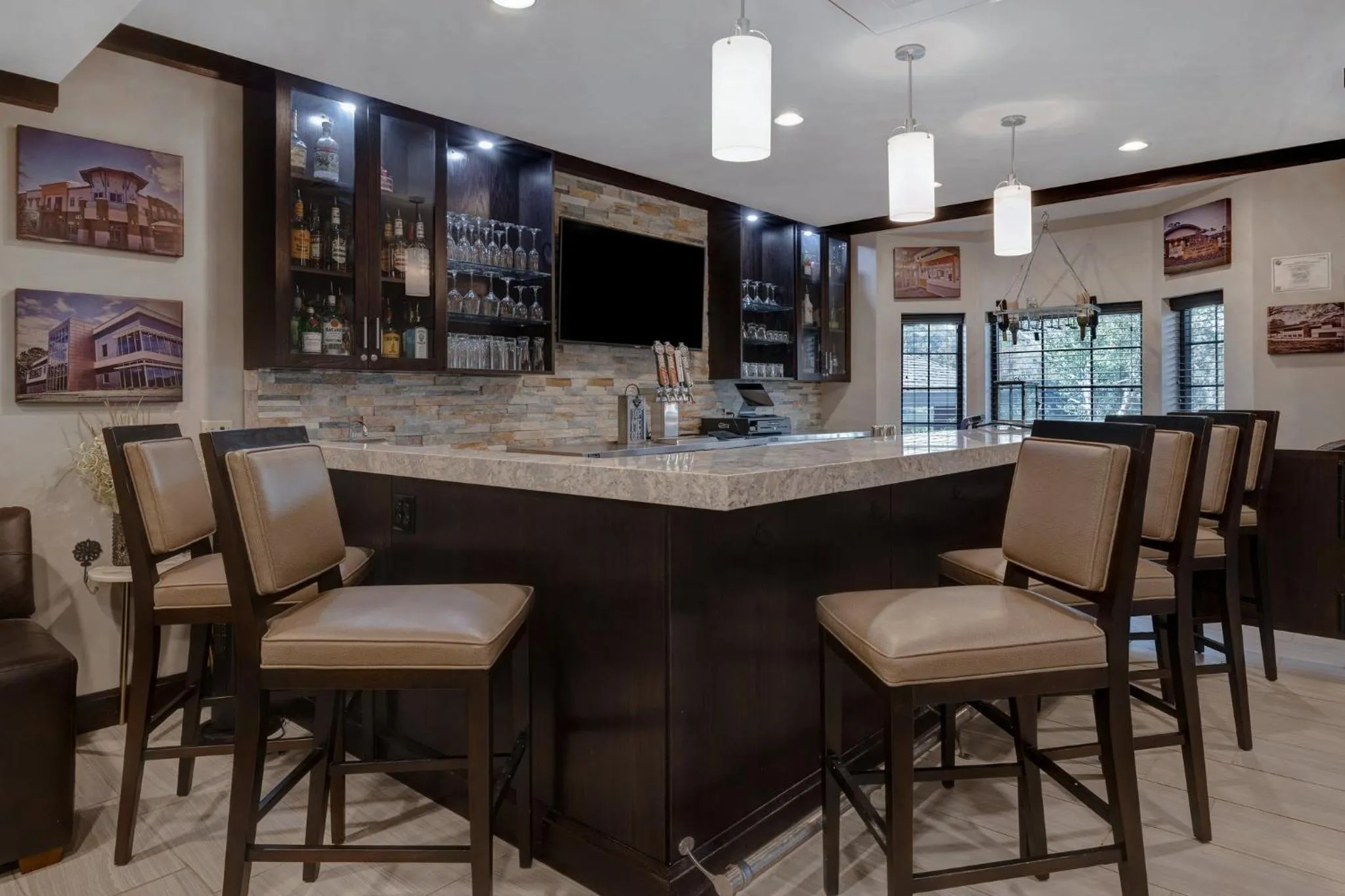 Lounge or bar in Staybridge Suites Tallahassee I-10 East by IHG