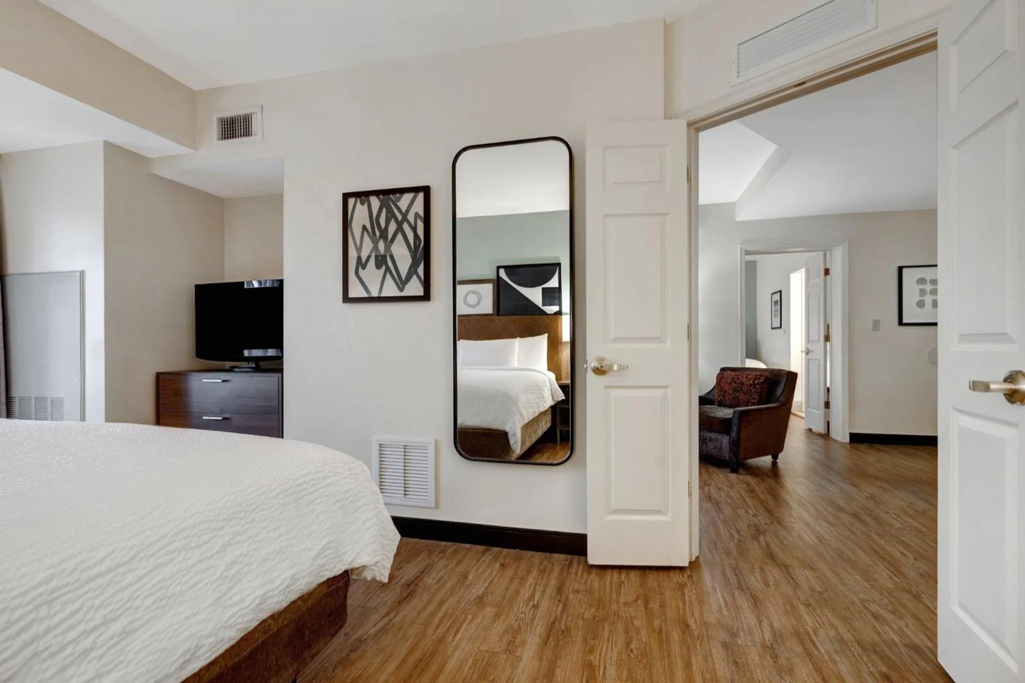 Photo of the whole room, Bed in Staybridge Suites Tallahassee I-10 East by IHG