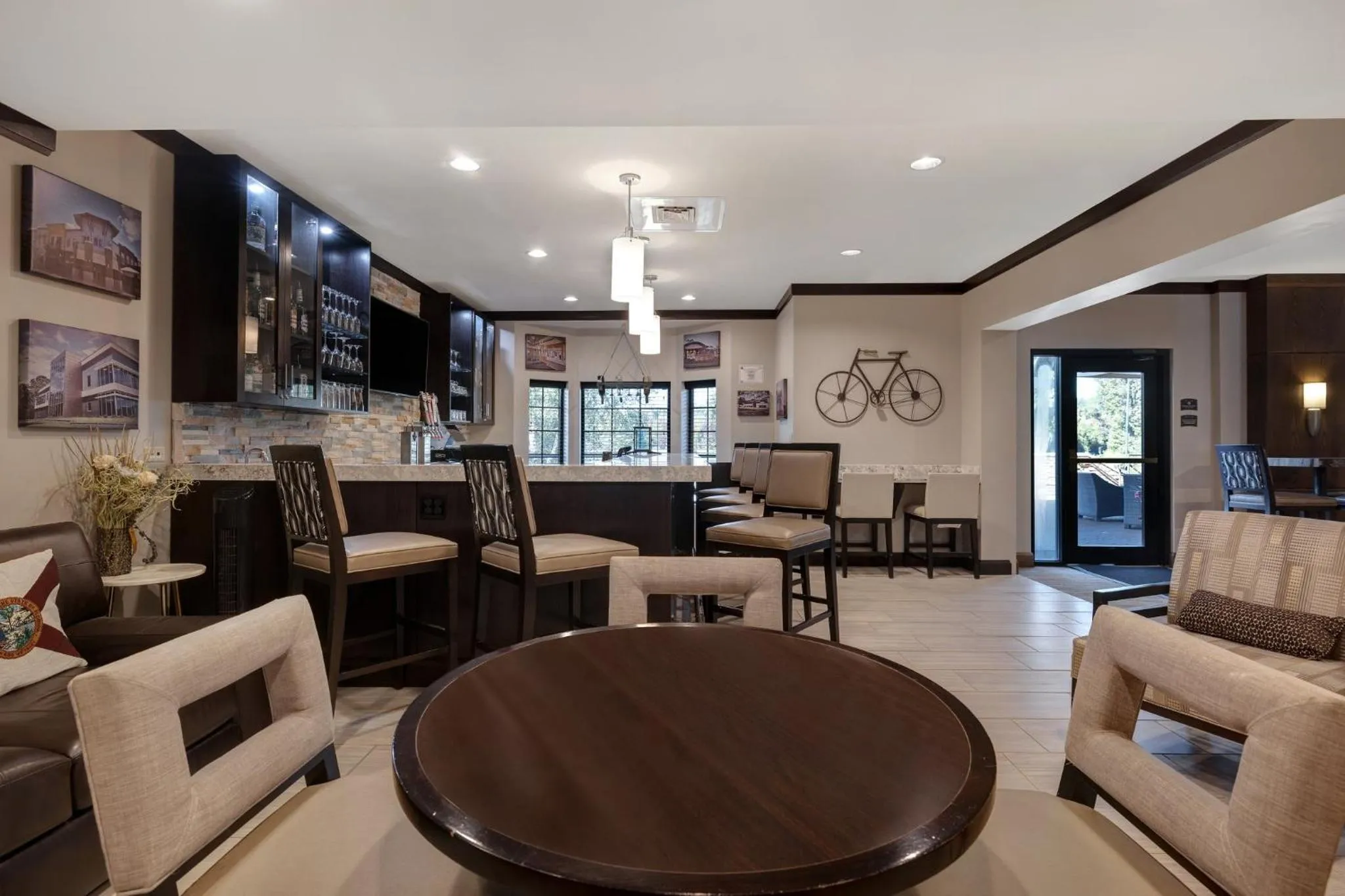 Lounge or bar in Staybridge Suites Tallahassee I-10 East by IHG
