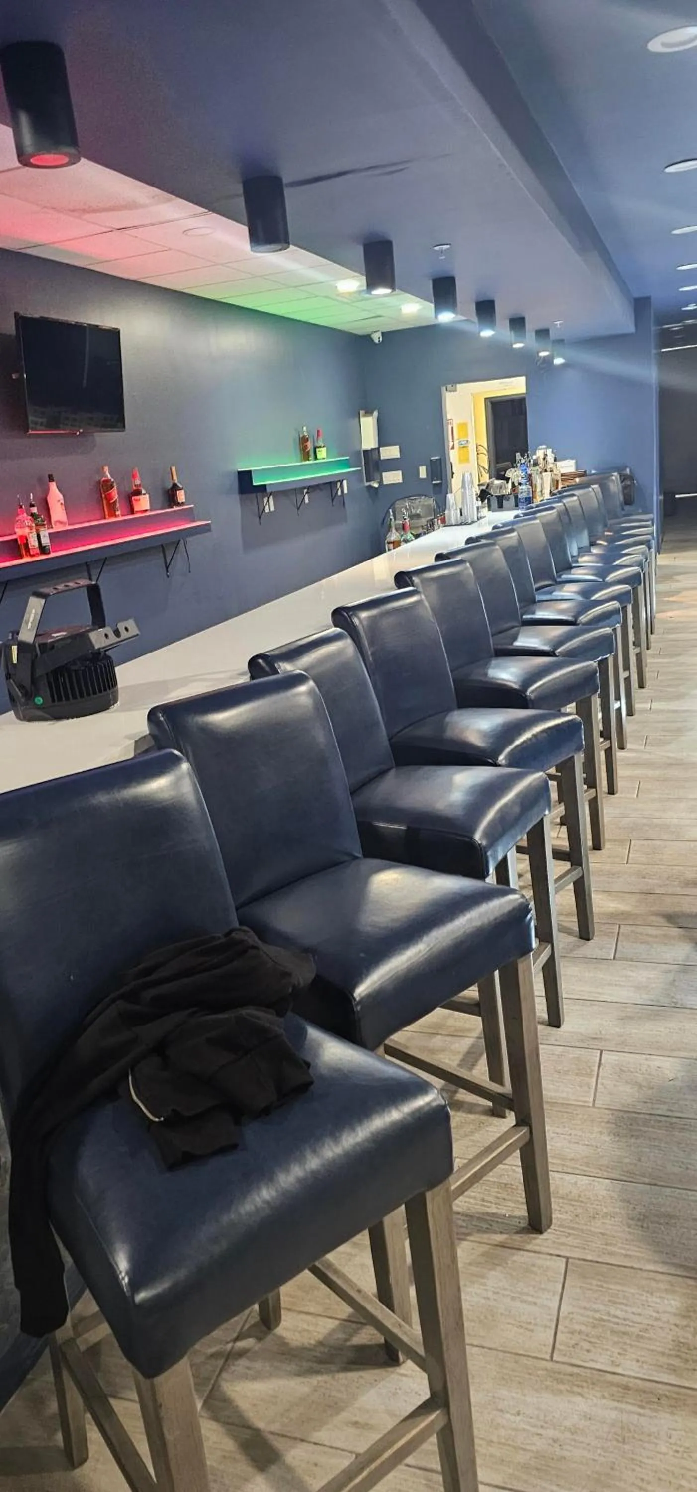 Restaurant/places to eat in Opal Hotel & Suites