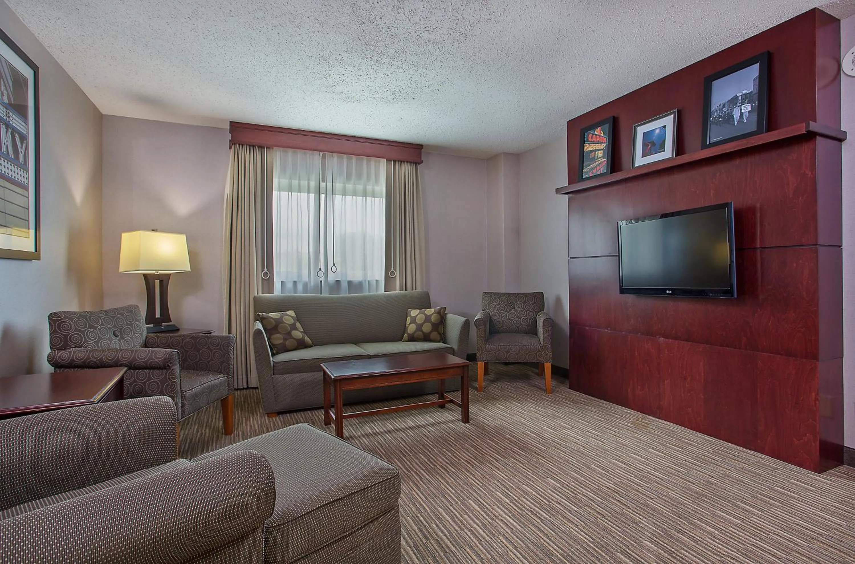 Photo of the whole room in Holiday Inn University Plaza-Bowling Green by IHG