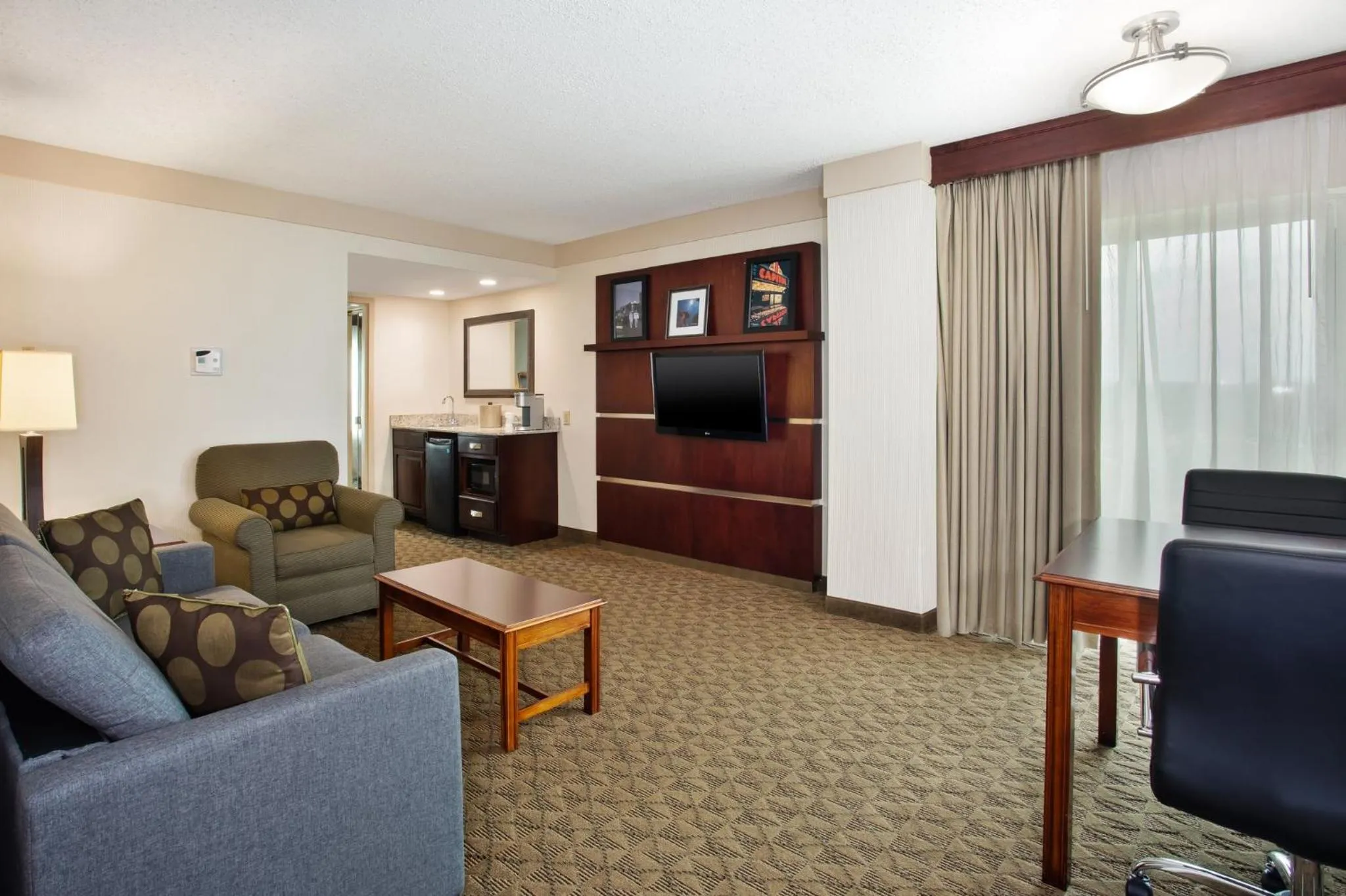 Photo of the whole room in Holiday Inn University Plaza-Bowling Green by IHG
