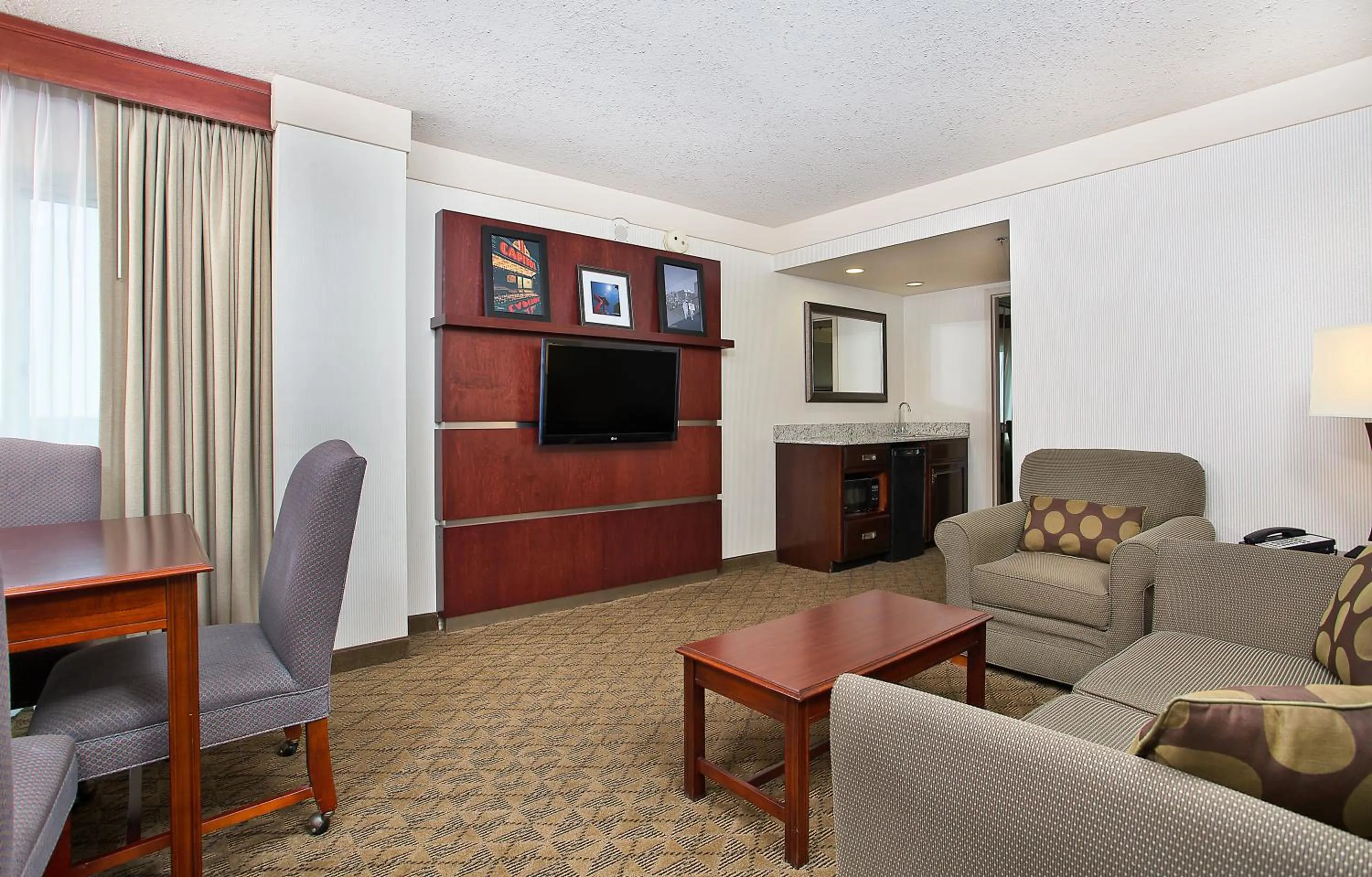 Photo of the whole room in Holiday Inn University Plaza-Bowling Green by IHG