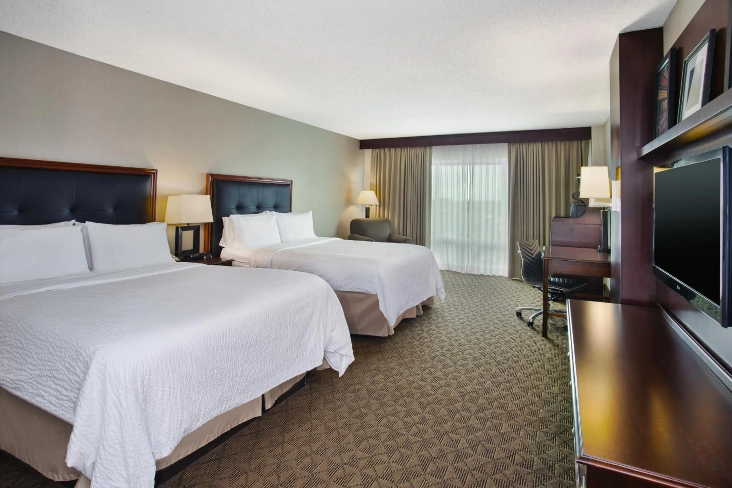 Bedroom, Bed in Holiday Inn University Plaza-Bowling Green by IHG