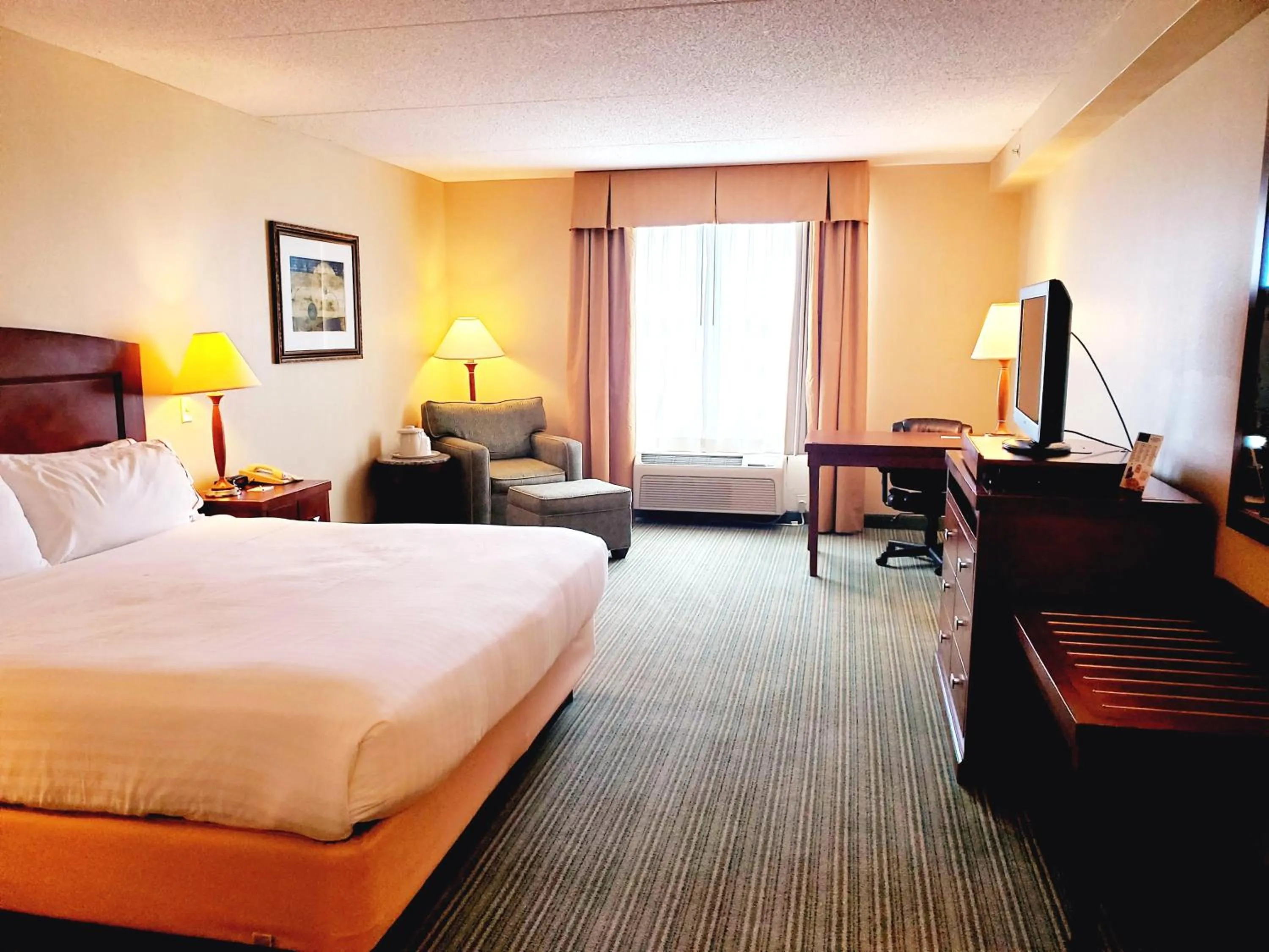 Communal lounge/ TV room, Bed in Beach Boutique Hotel