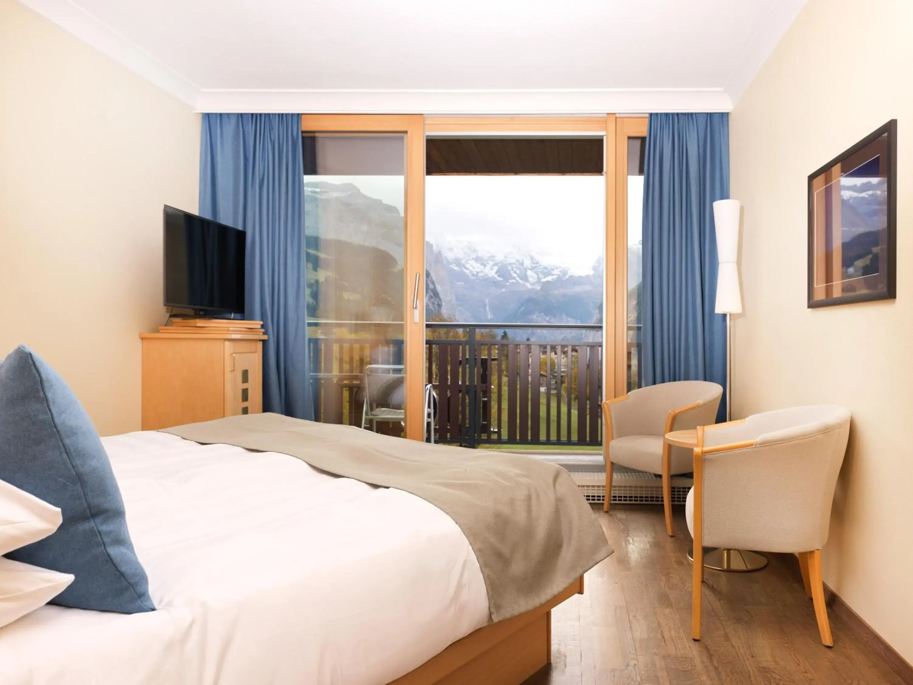 Double Room with Mountain View and Balcony in Beausite Park Hotel & Spa Double Room with Mountain View and Balcony in Beausite Park Hotel & Spa