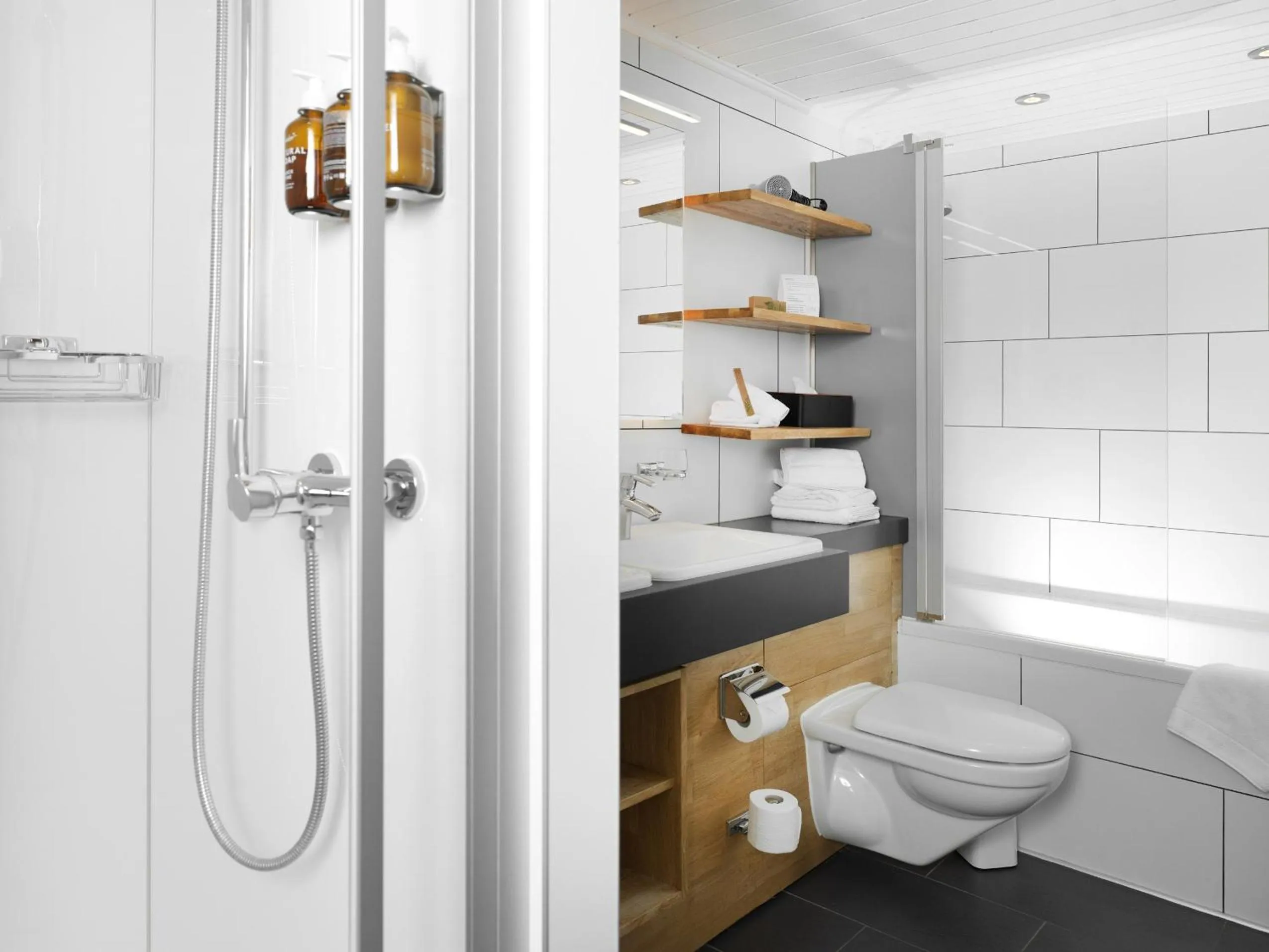 Shower in Beausite Park Hotel & Spa