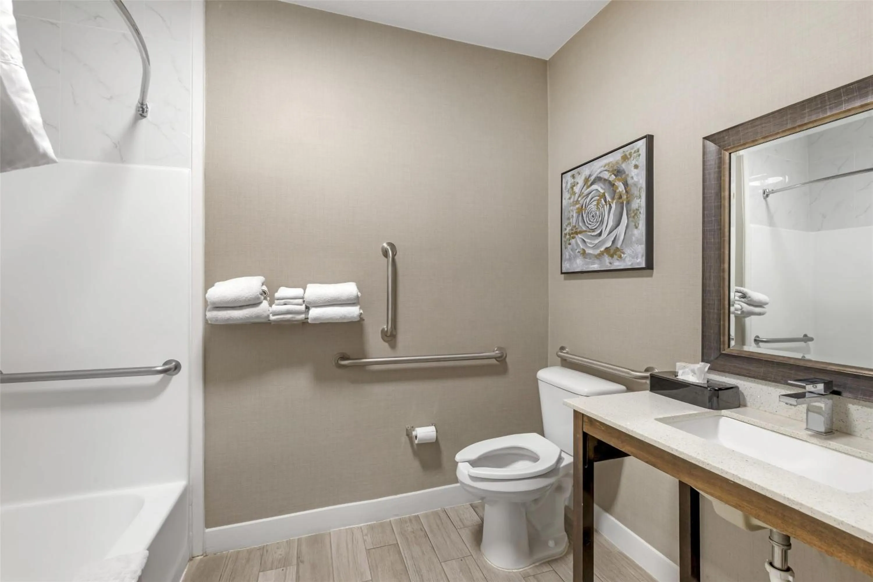 Bathroom in Best Western Independence Kansas City