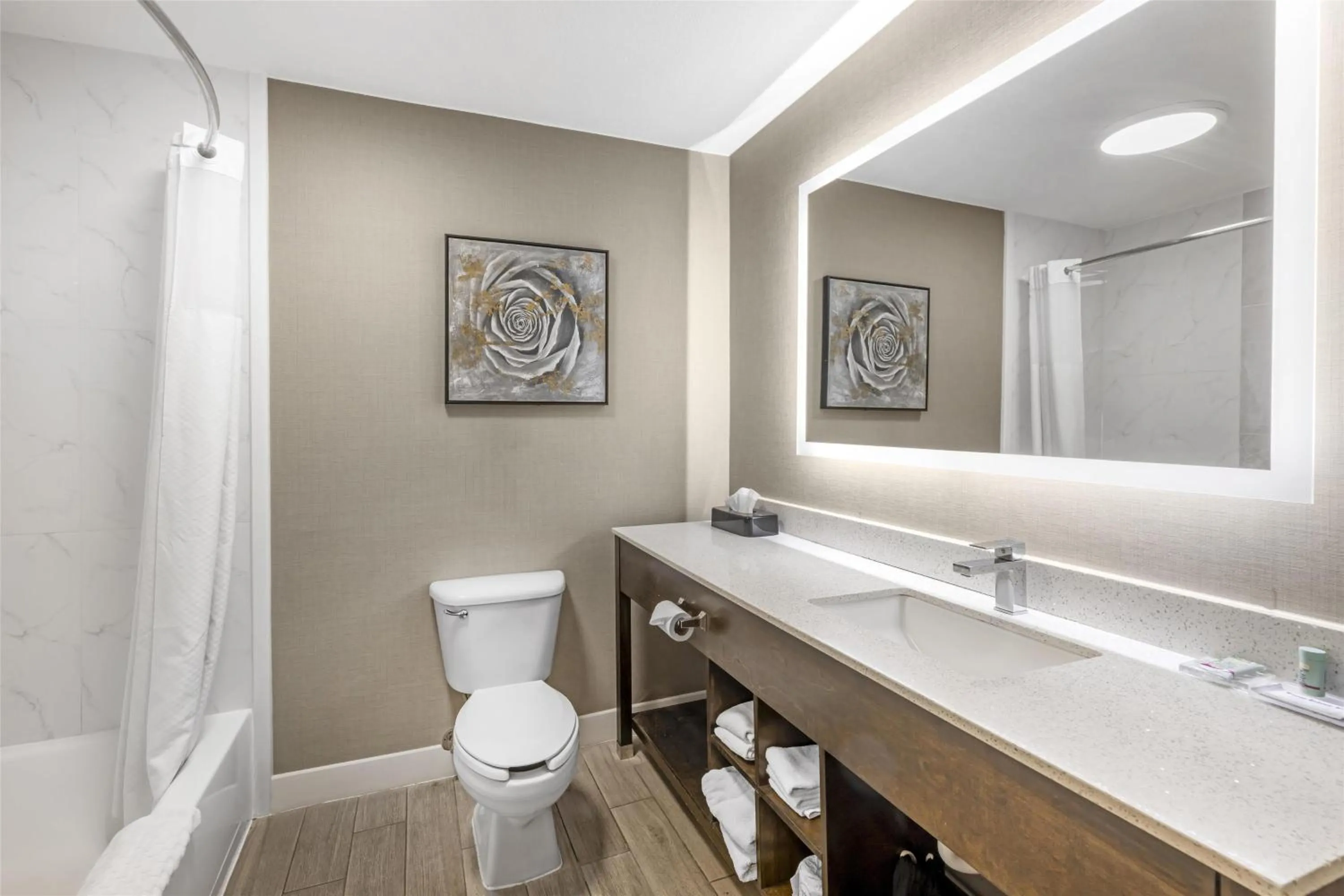 Bathroom in Best Western Independence Kansas City