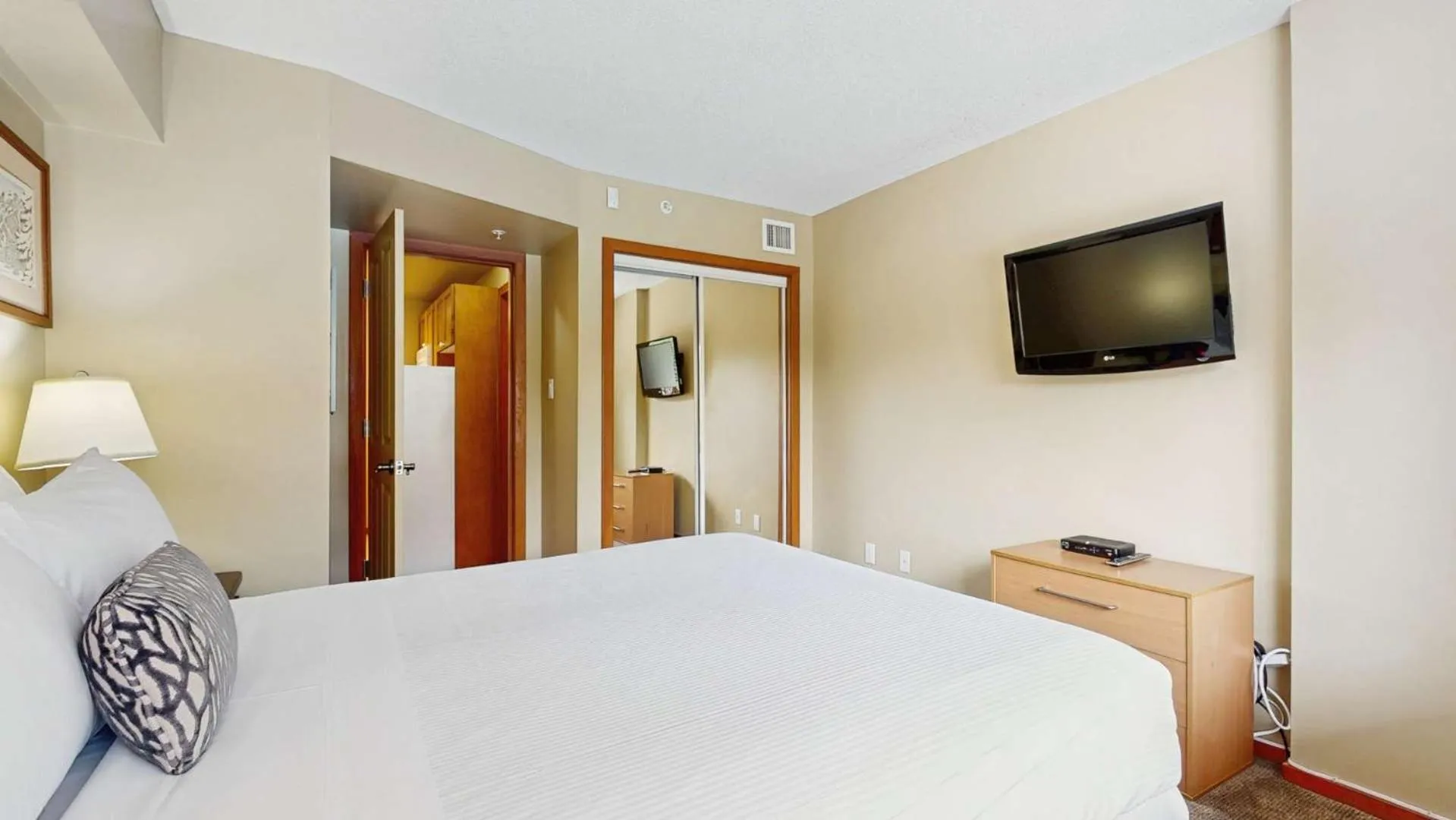 Bed in Cascade Lodge