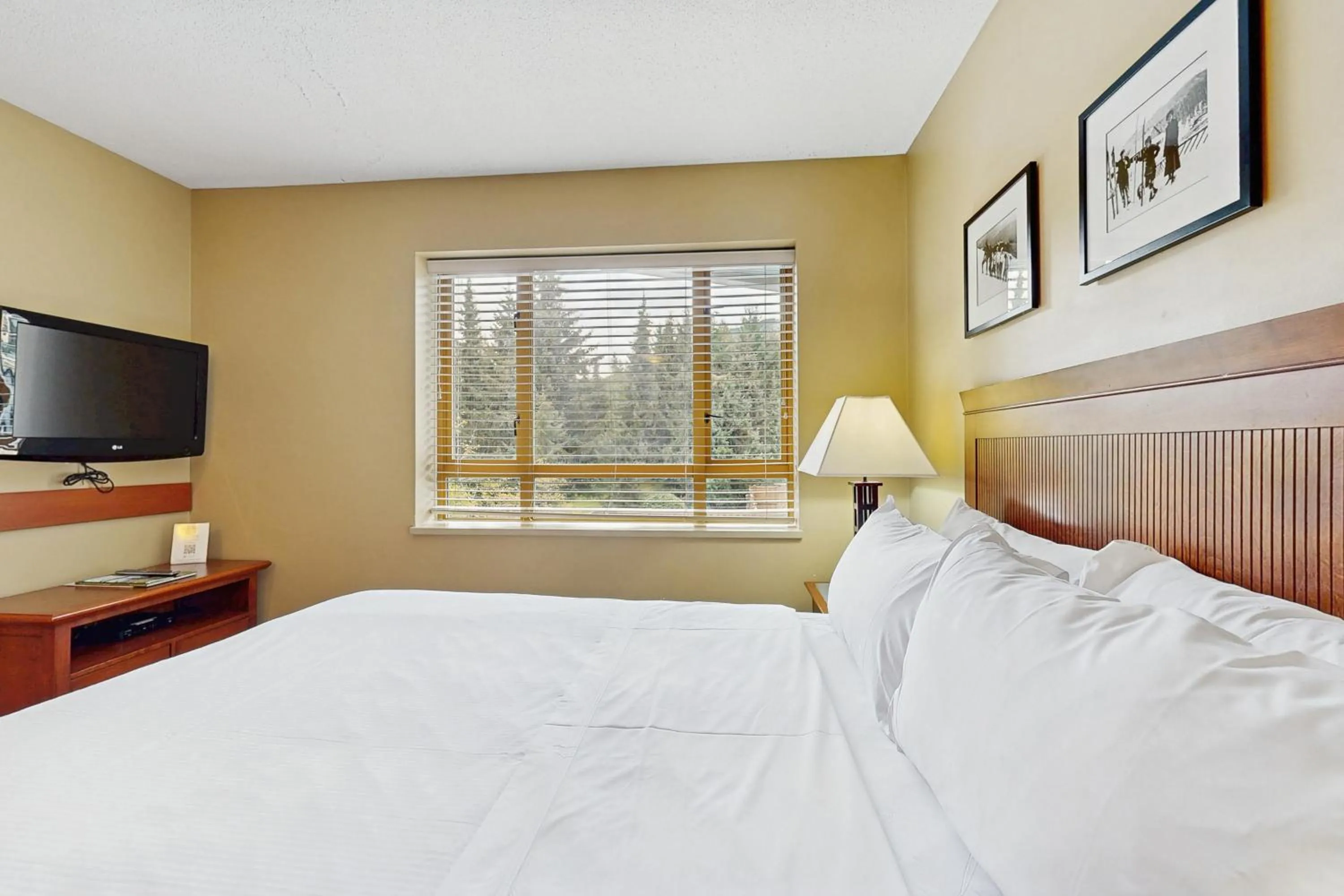 Bed in Cascade Lodge