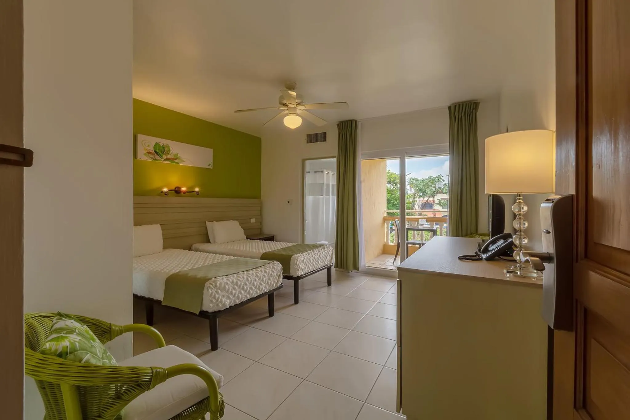 Balcony/Terrace, Bed in Hotel Villa Taina