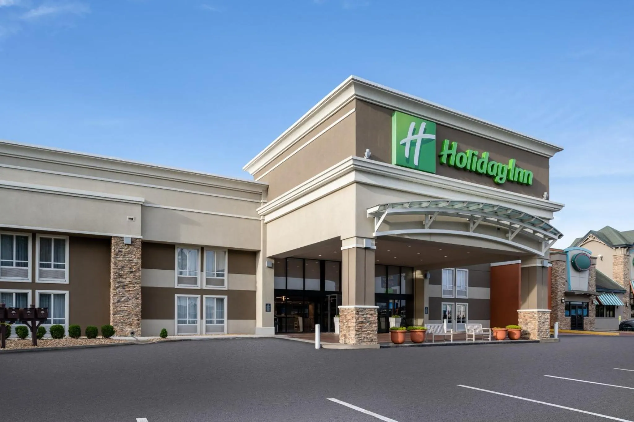 Property building in Holiday Inn Blytheville by IHG