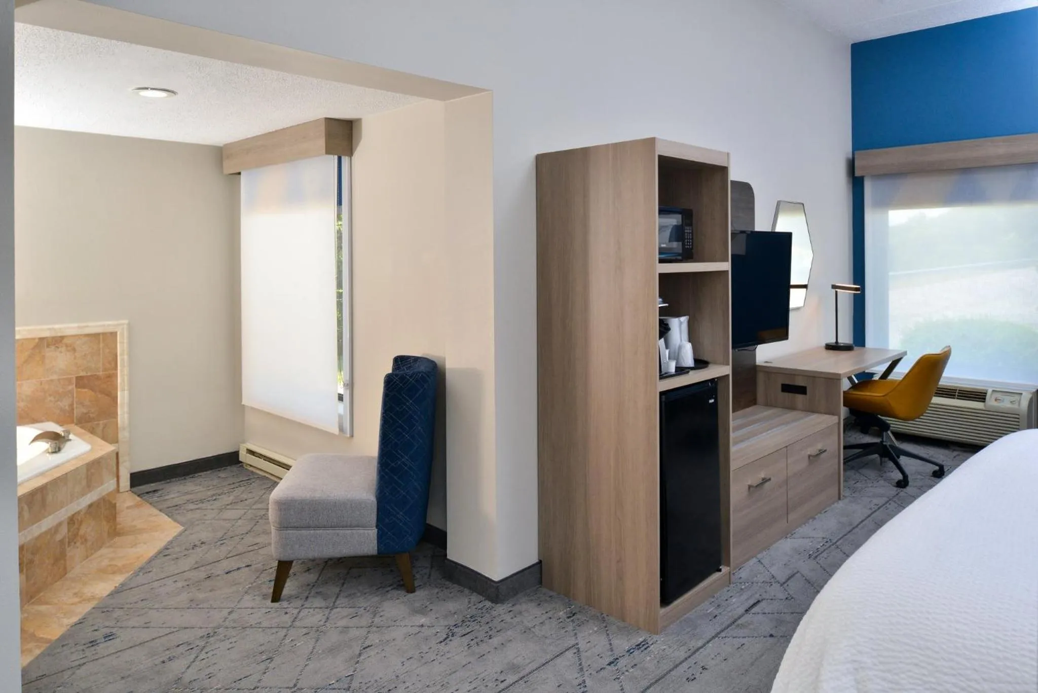 Photo of the whole room, Bed in Holiday Inn Express Lewisburg - New Columbia by IHG