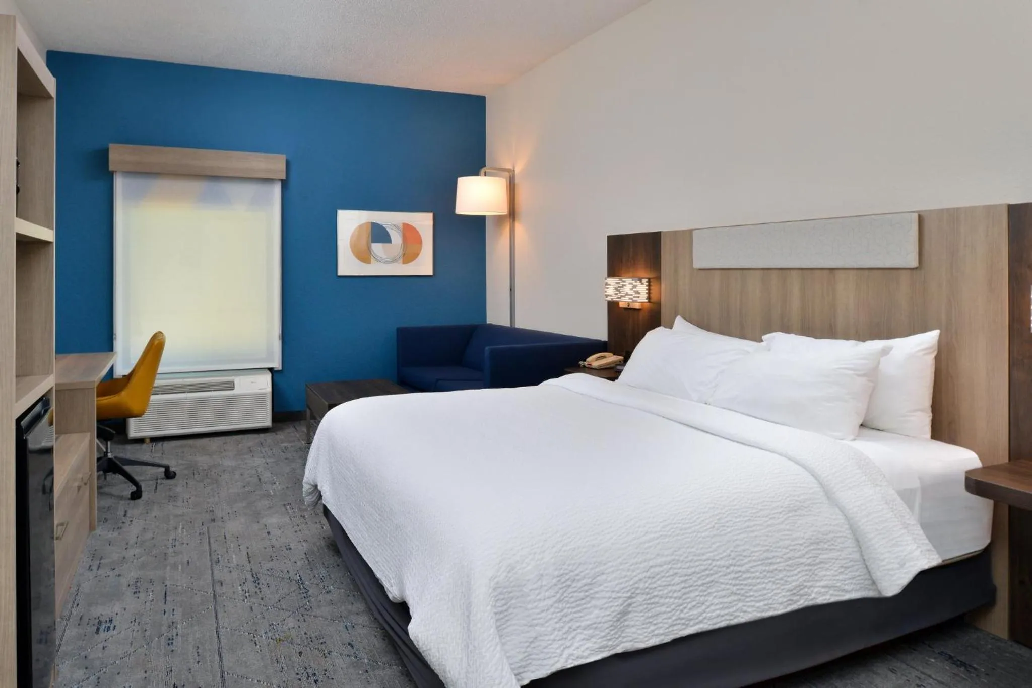 Photo of the whole room, Bed in Holiday Inn Express Lewisburg - New Columbia by IHG