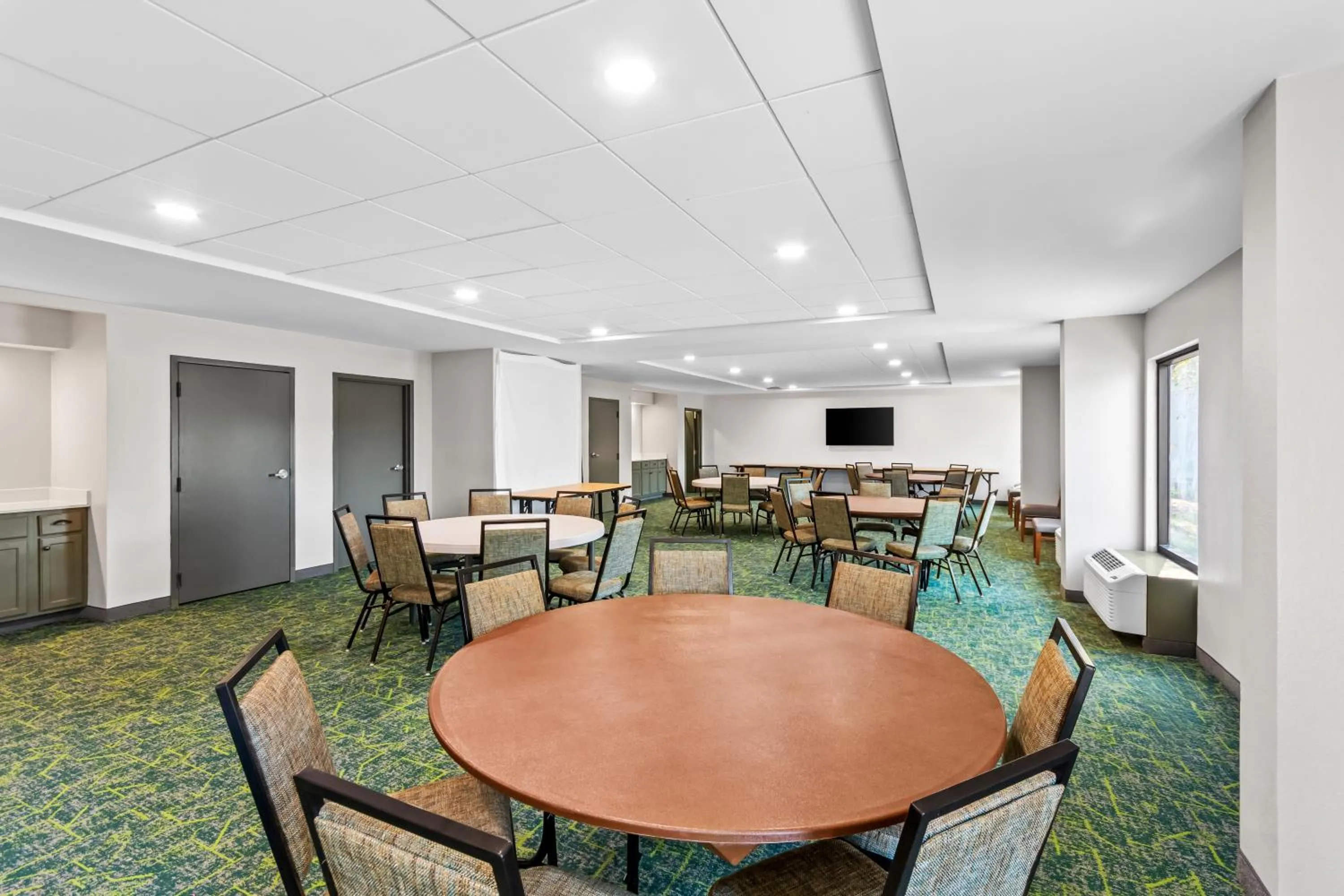 Meeting/conference room in Spark by Hilton Bardstown