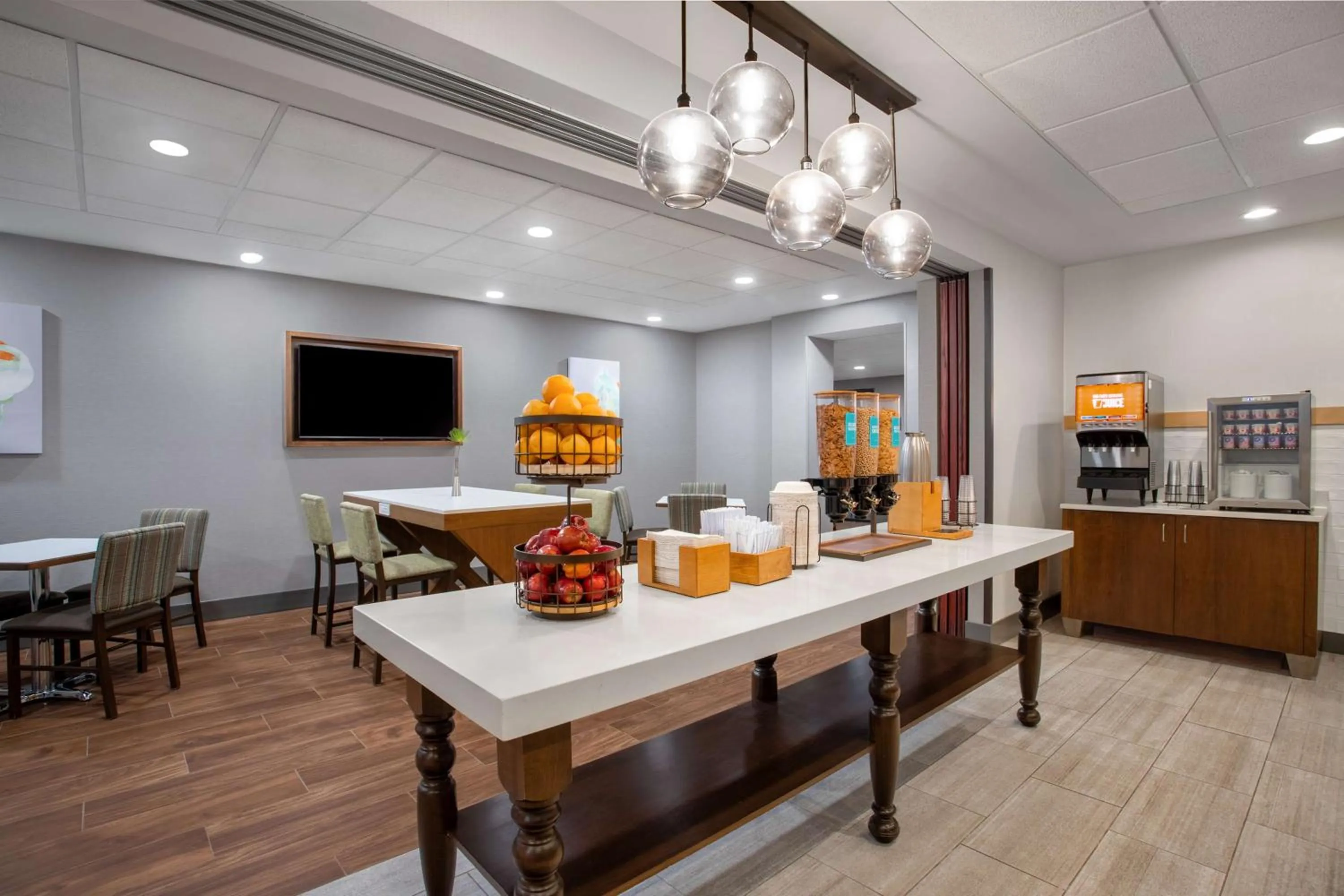 Breakfast in Hampton Inn Iowa City/Coralville