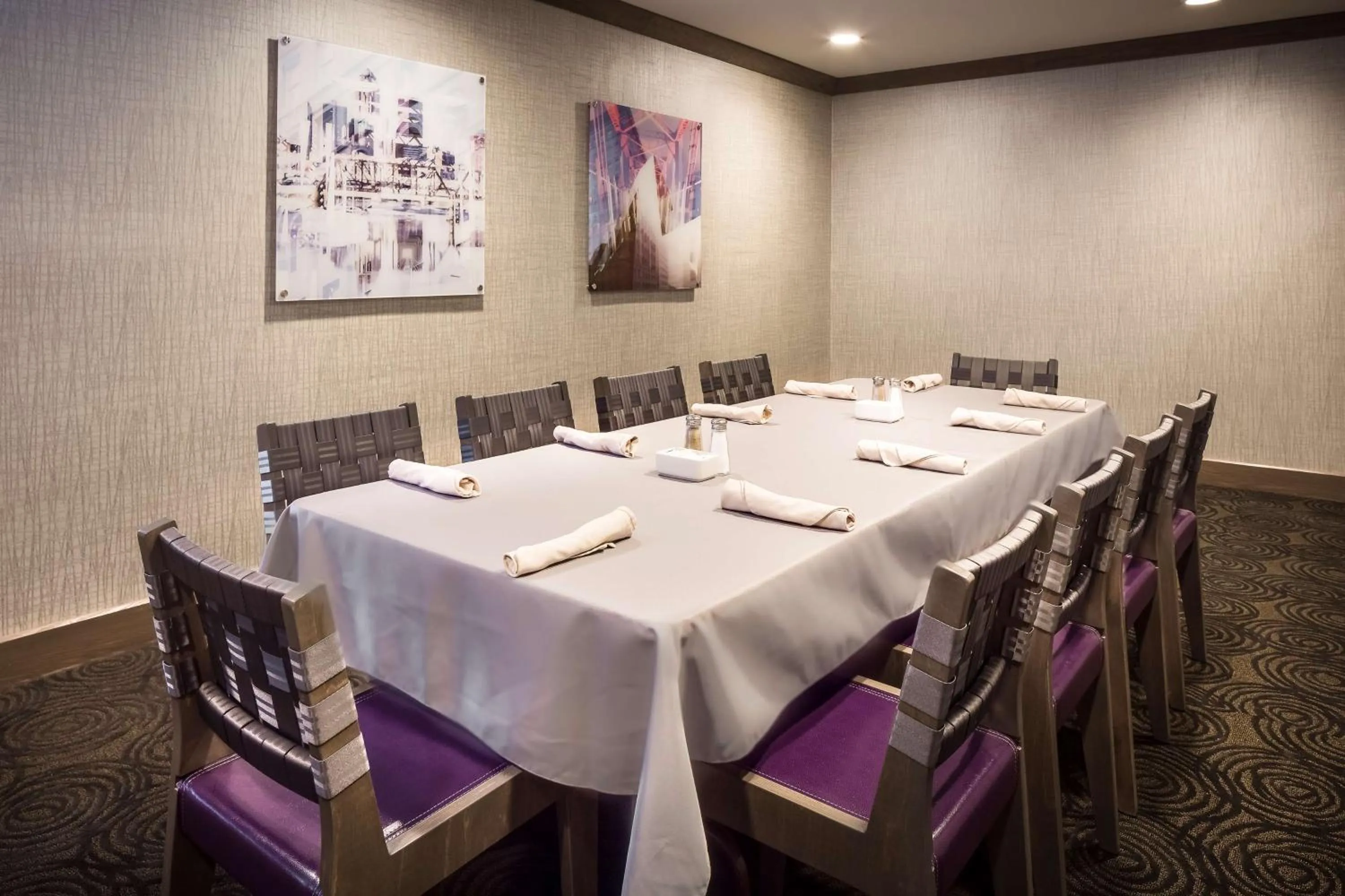 Restaurant/places to eat in Hampton Inn Iowa City/Coralville