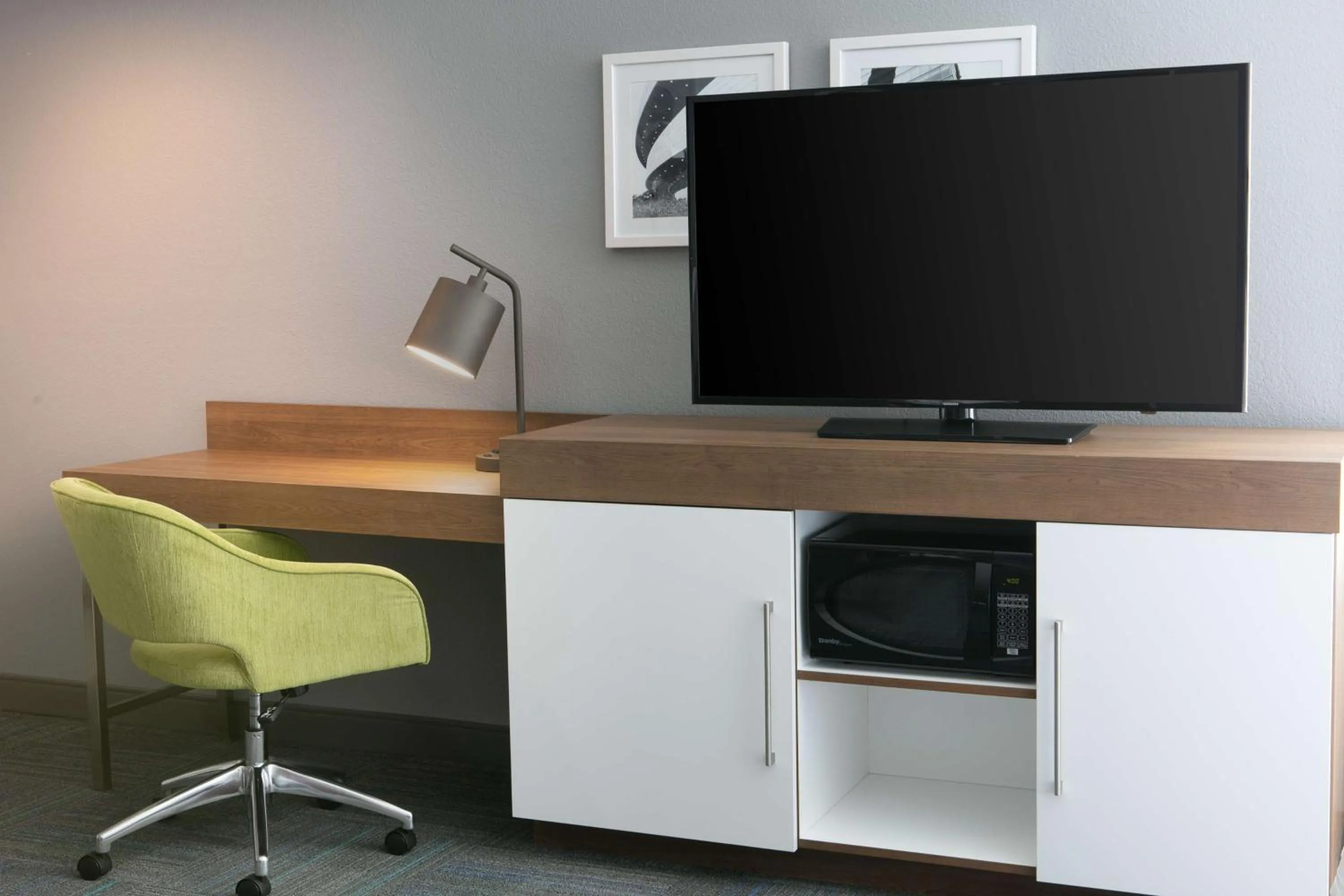 Bedroom in Hampton Inn Iowa City/Coralville