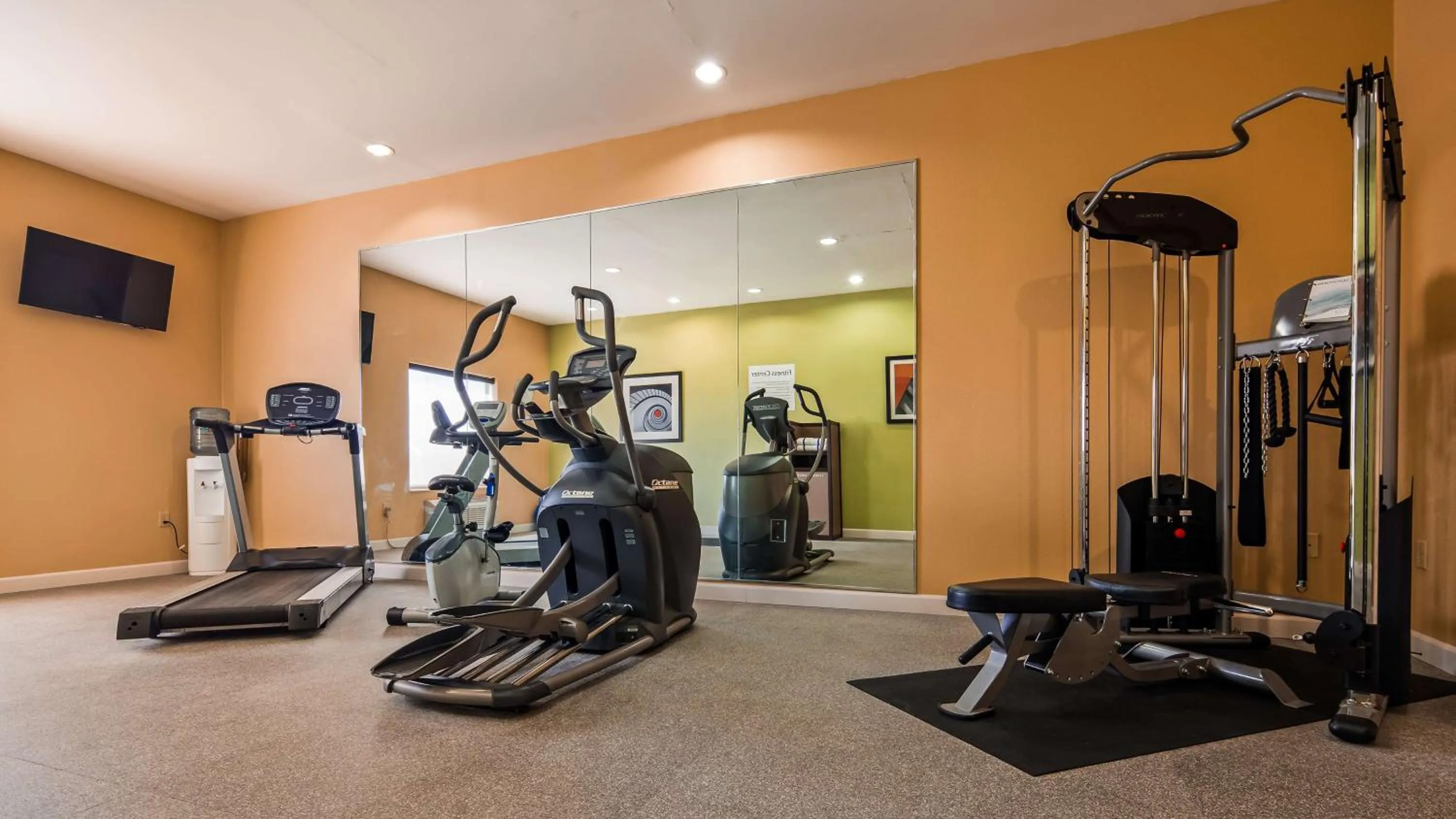 Fitness centre/facilities in Best Western Troy Hotel