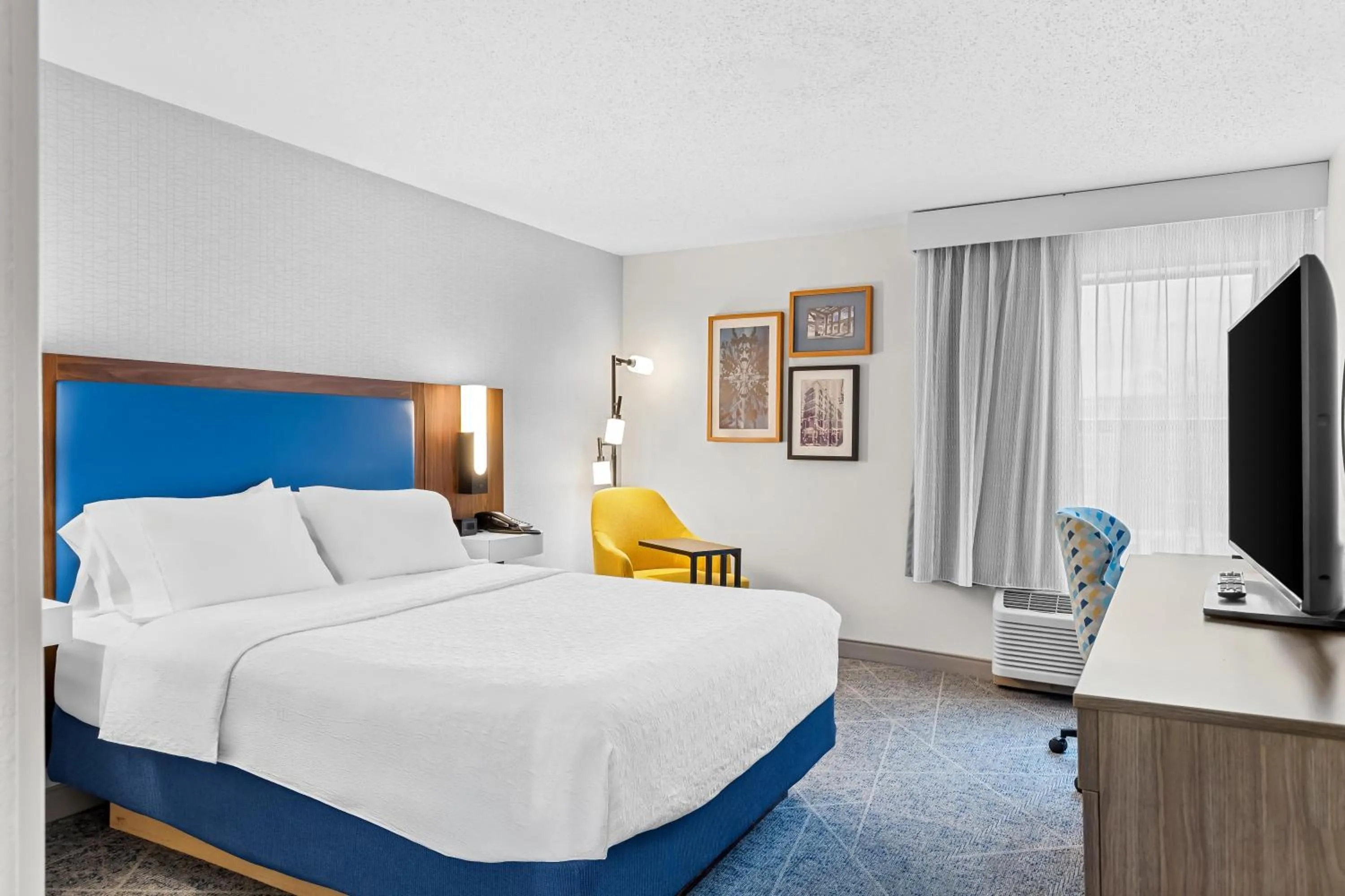 Bed in Hampton Inn Akron-Fairlawn
