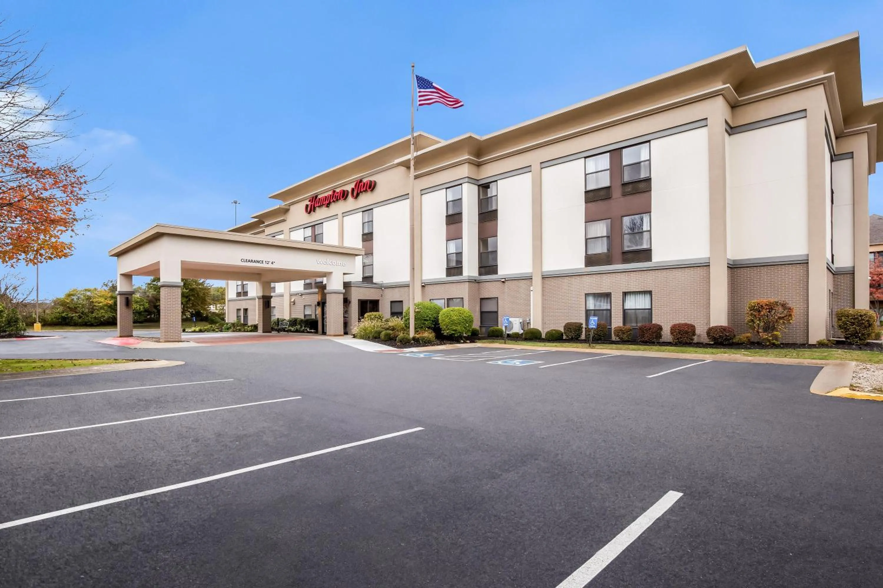 Property building in Hampton Inn Akron-Fairlawn