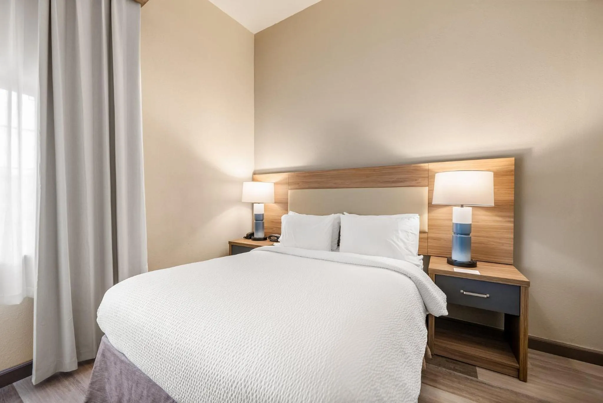 Photo of the whole room, Bed in Candlewood Suites Bordentown-Trenton by IHG