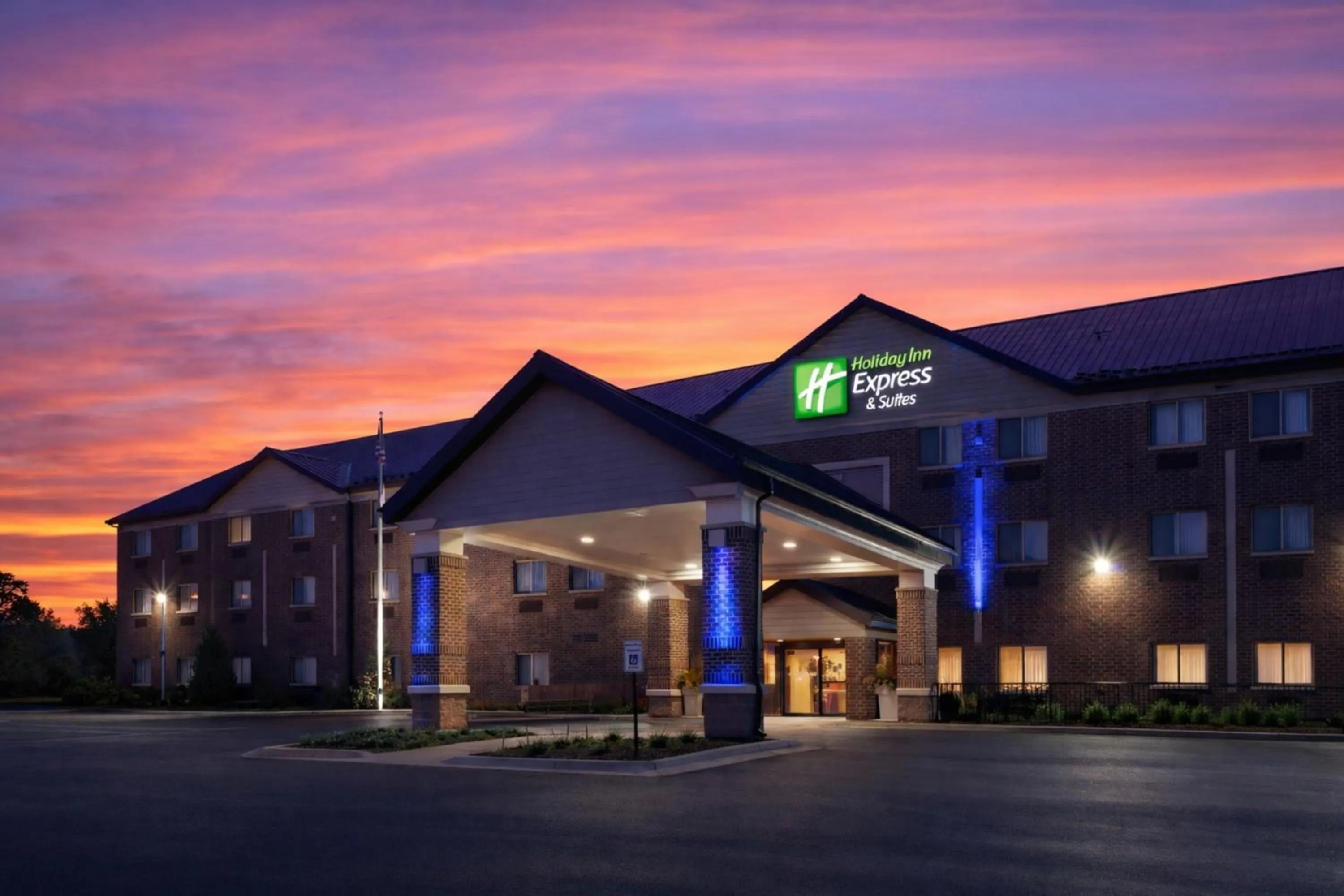 Property building in Holiday Inn Express Hotel & Suites St. Paul - Woodbury by IHG