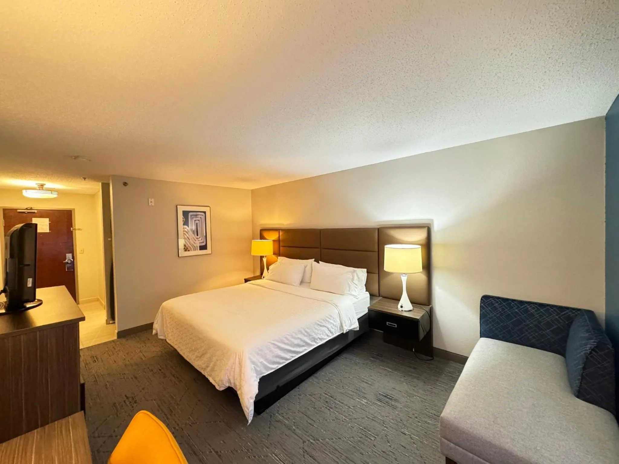 Photo of the whole room, Bed in Holiday Inn Express Hotel & Suites St. Paul - Woodbury by IHG