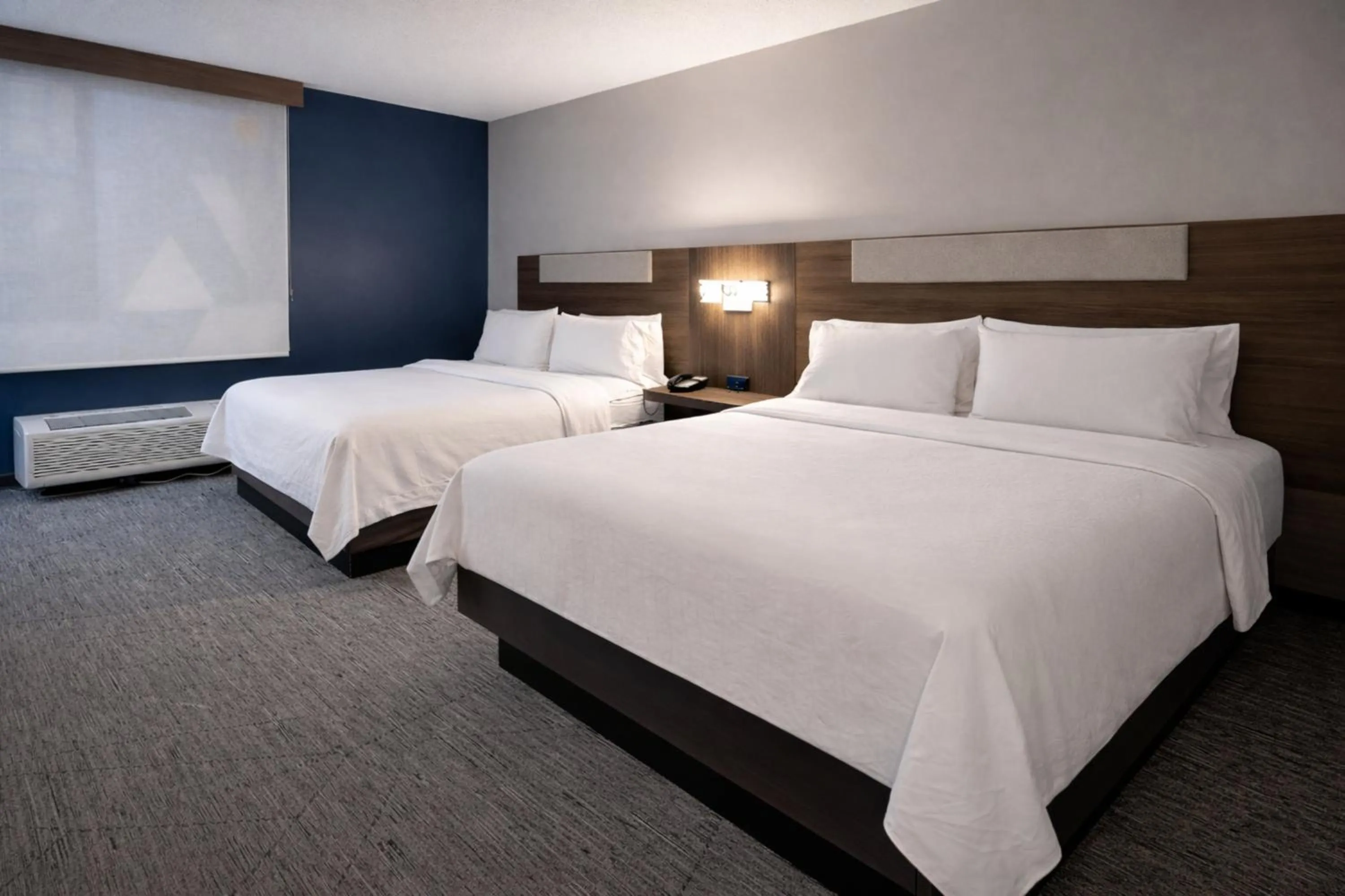 Photo of the whole room, Bed in Holiday Inn Express Hotel & Suites St. Paul - Woodbury by IHG