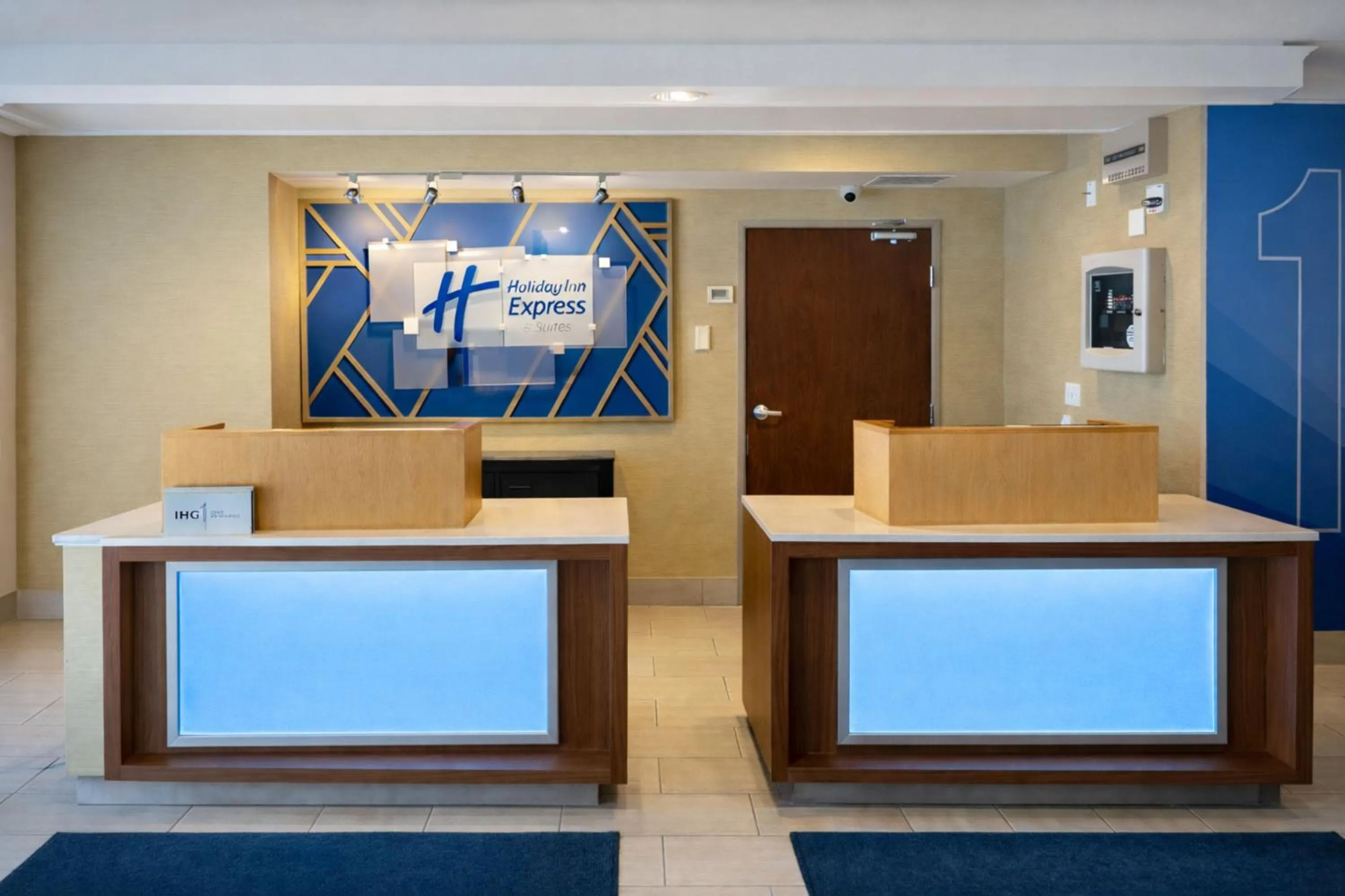 Property building in Holiday Inn Express Hotel & Suites St. Paul - Woodbury by IHG