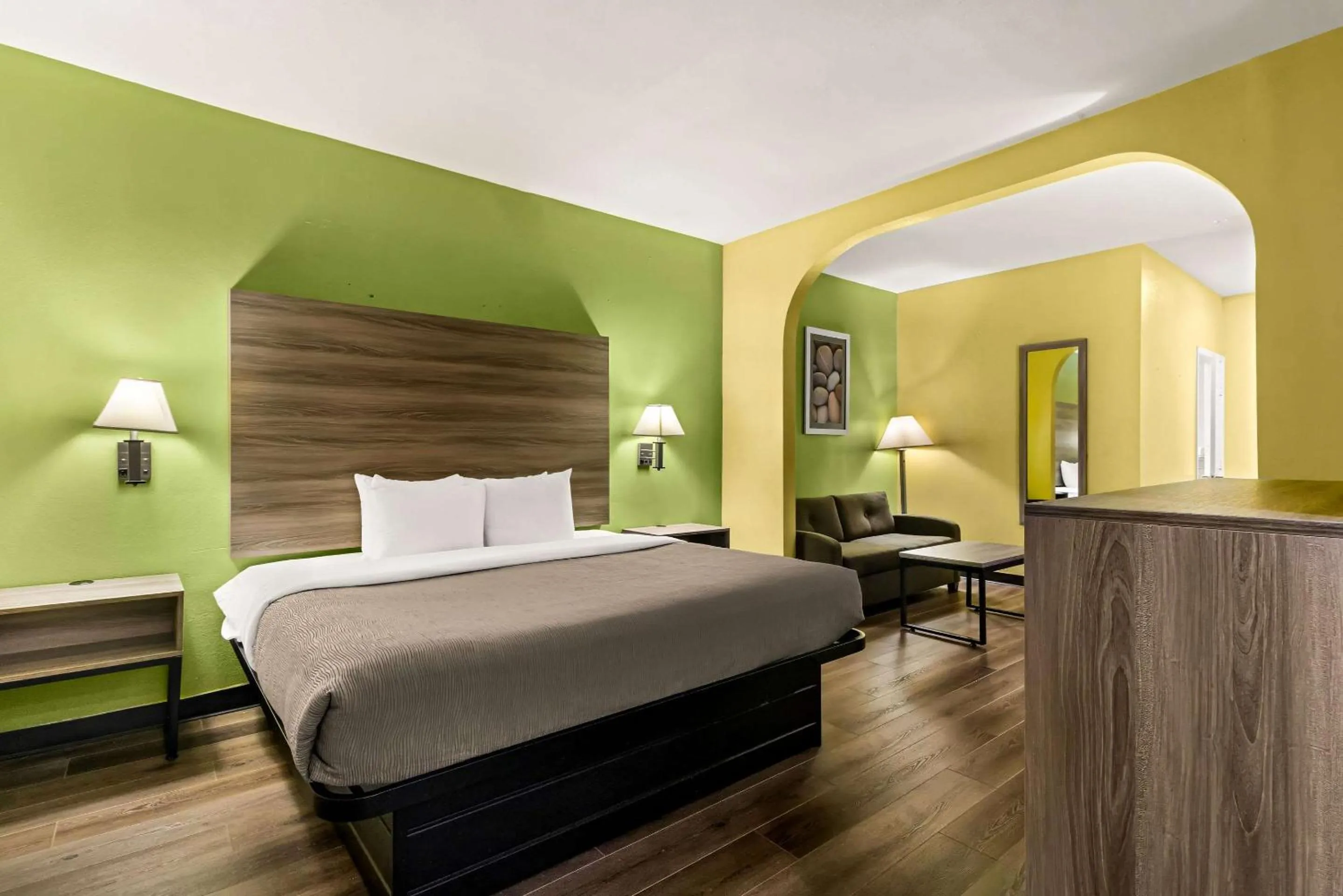 Bedroom, Bed in Quality Inn Bay City TX