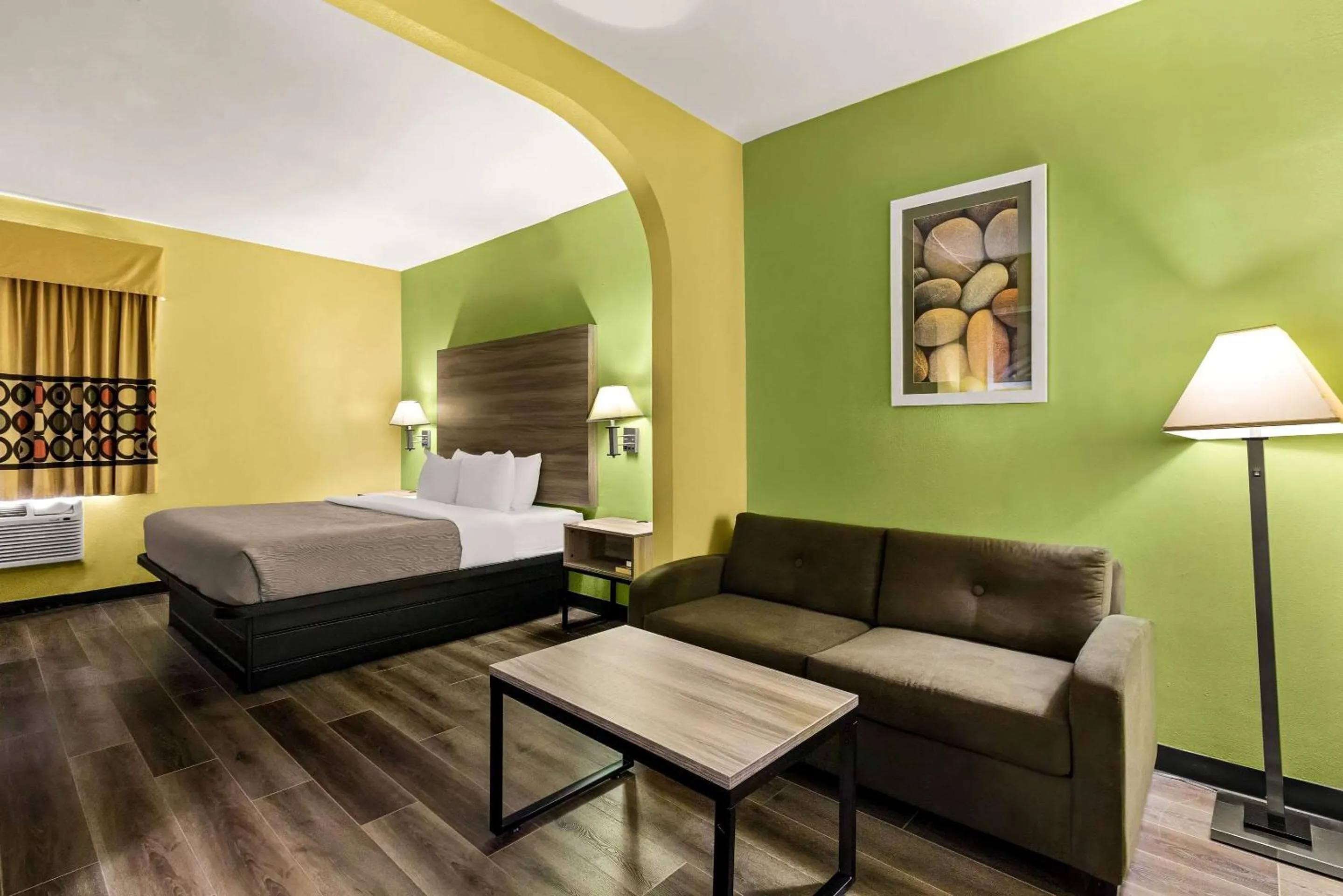 Bedroom, Bed in Quality Inn Bay City TX