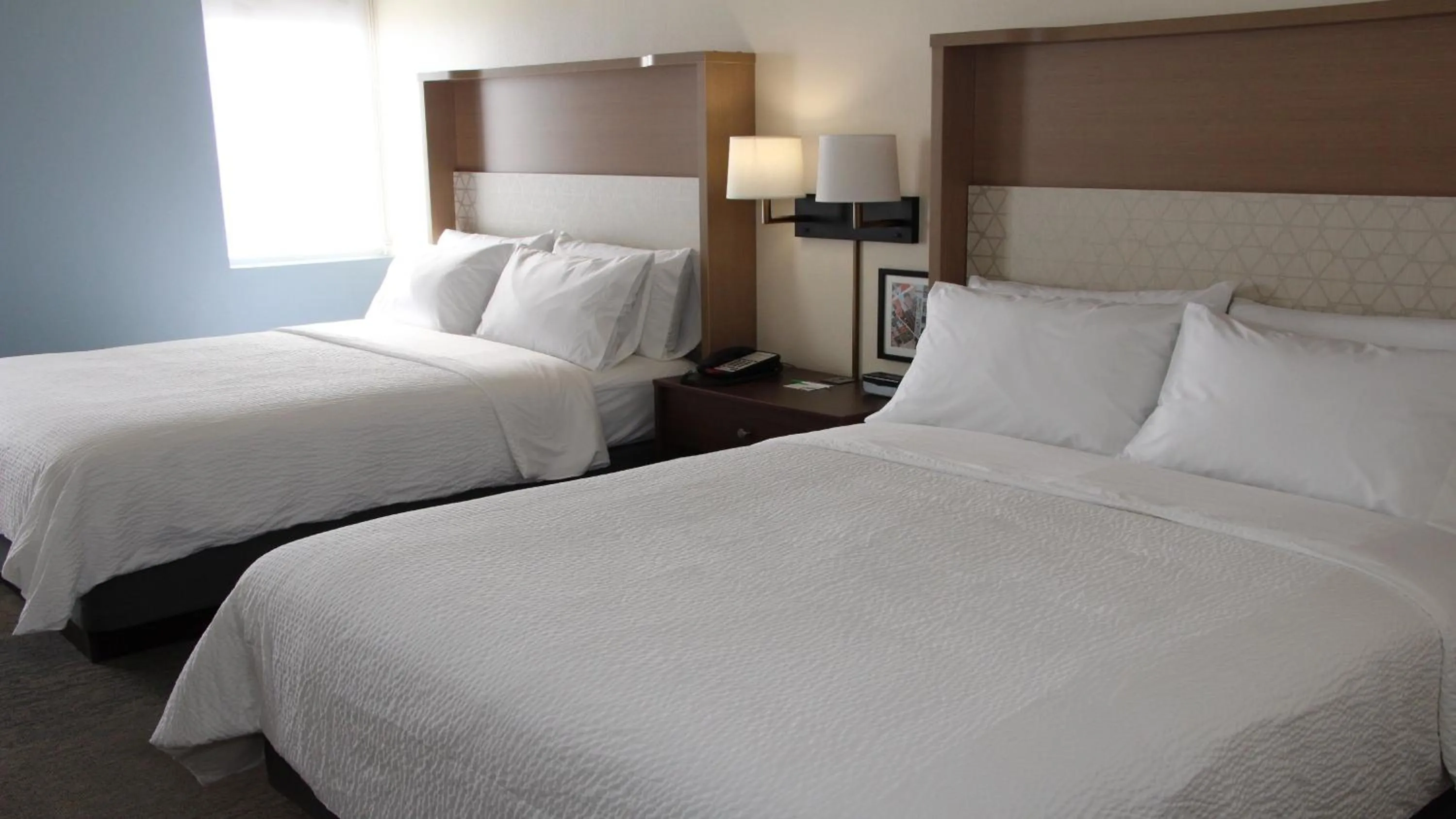 Photo of the whole room, Bed in Holiday Inn Metairie New Orleans by IHG