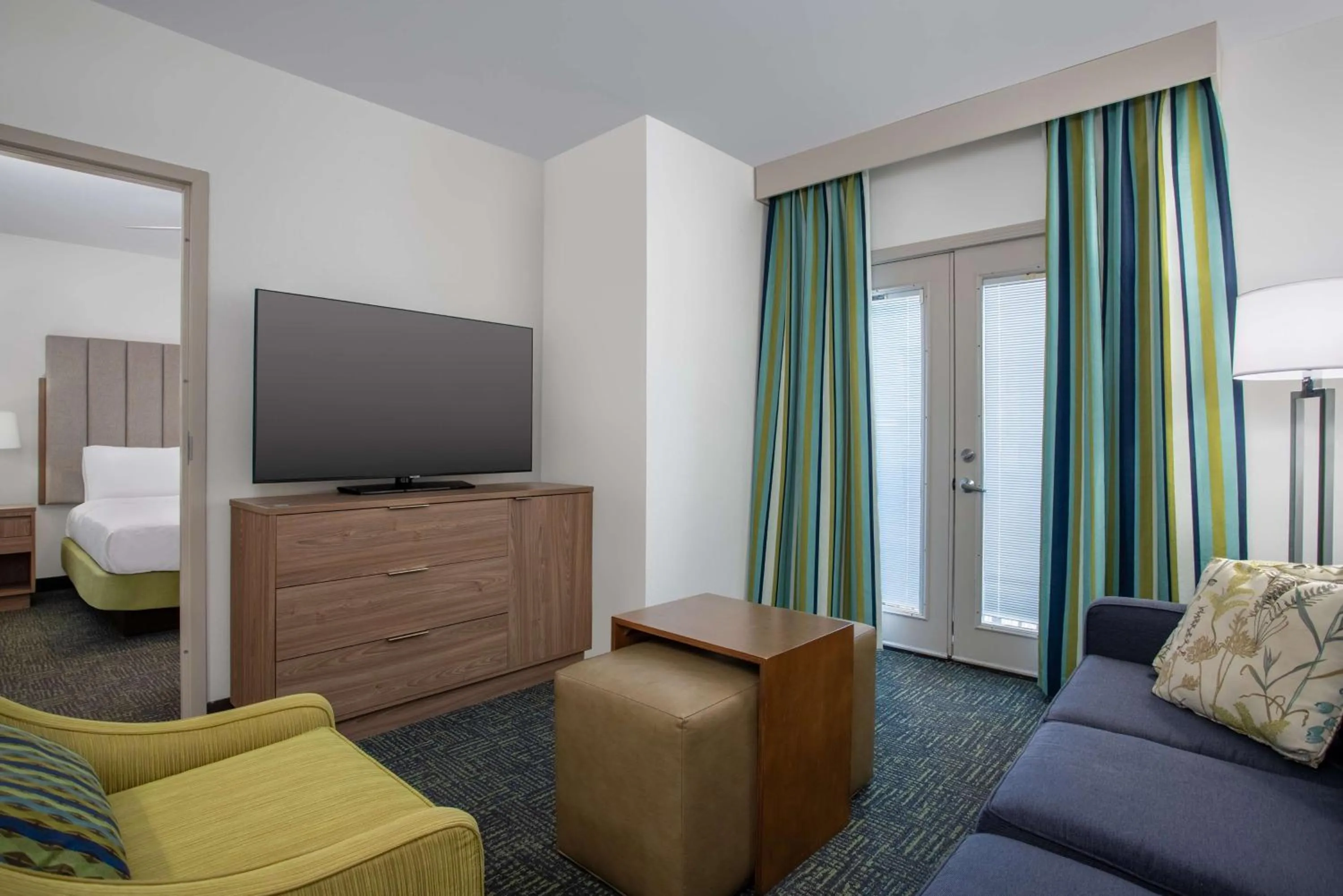 Living room, Bed in Homewood Suites by Hilton Davidson
