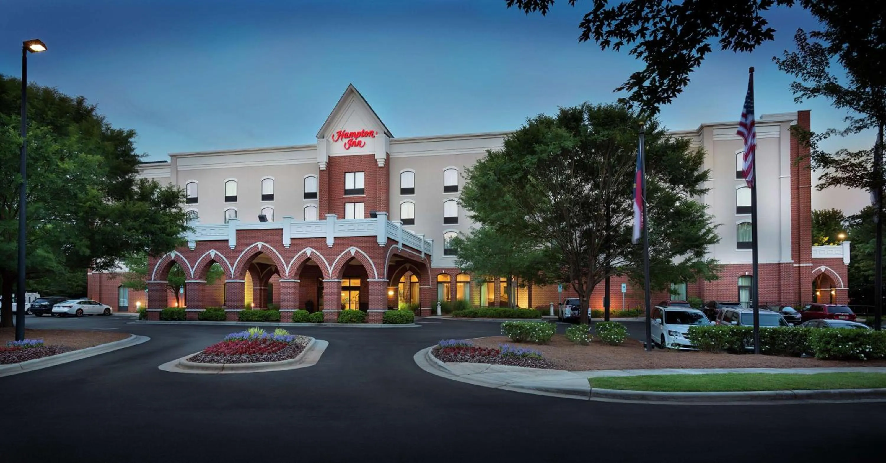 Property building in Hampton Inn Belmont at Montcross