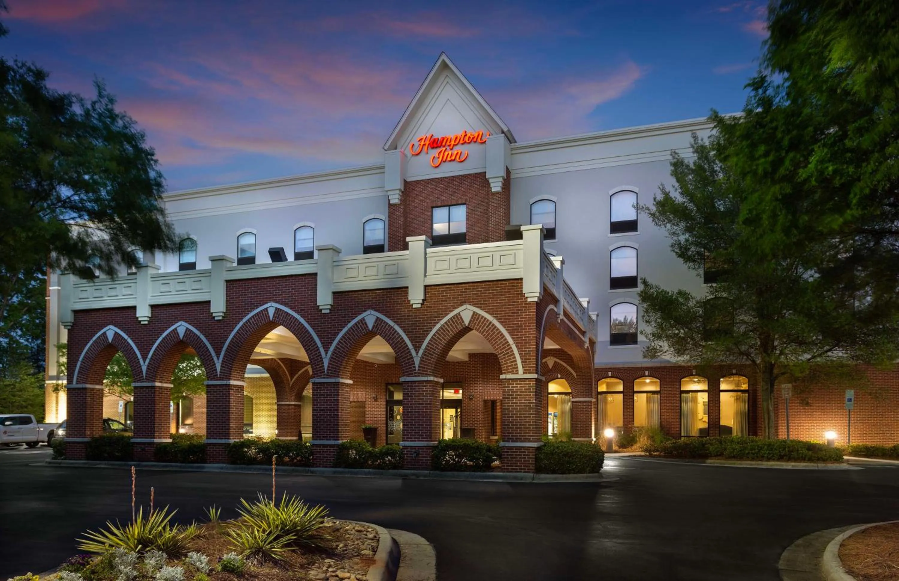 Property building in Hampton Inn Belmont at Montcross