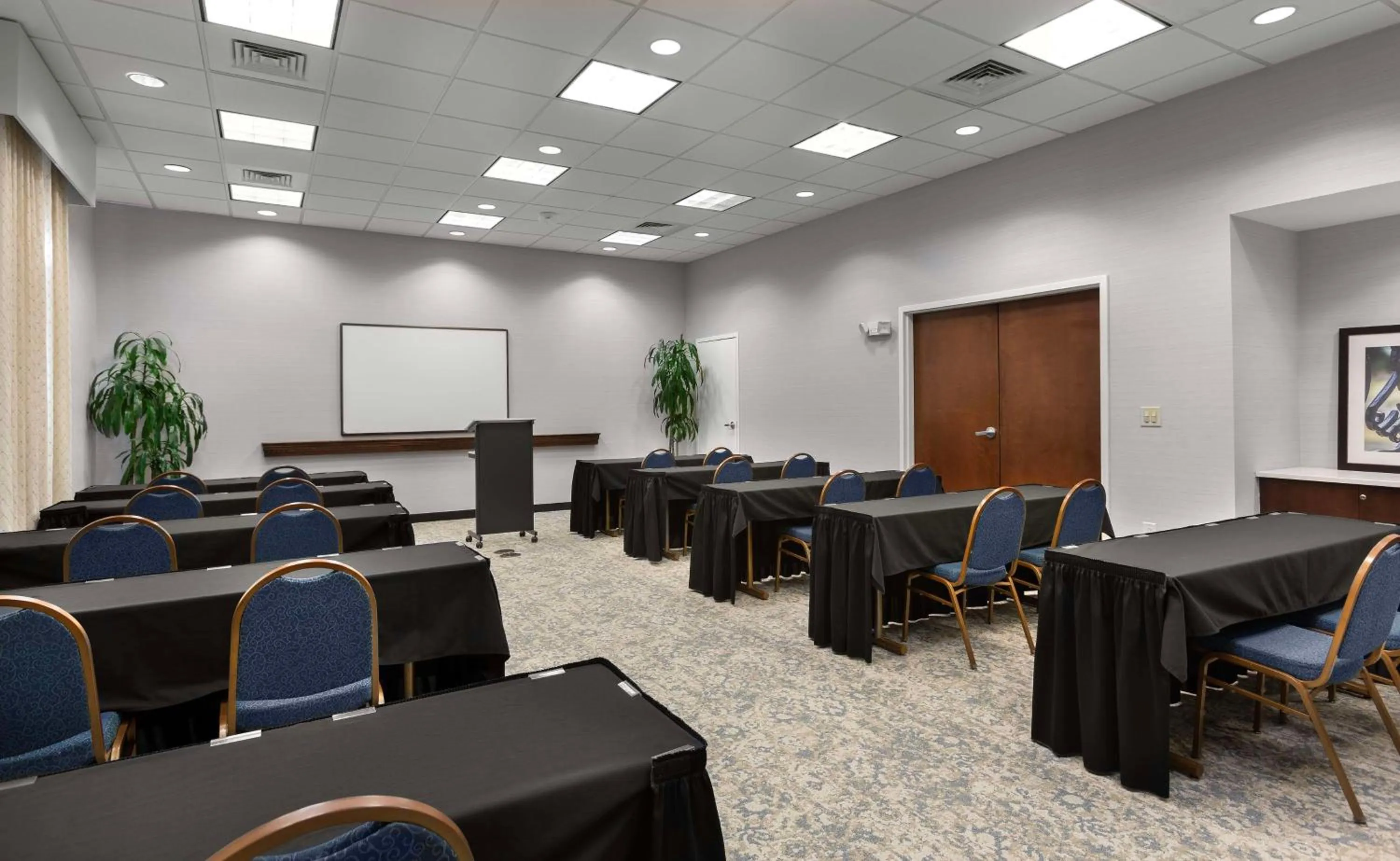 Meeting/conference room in Hampton Inn Belmont at Montcross