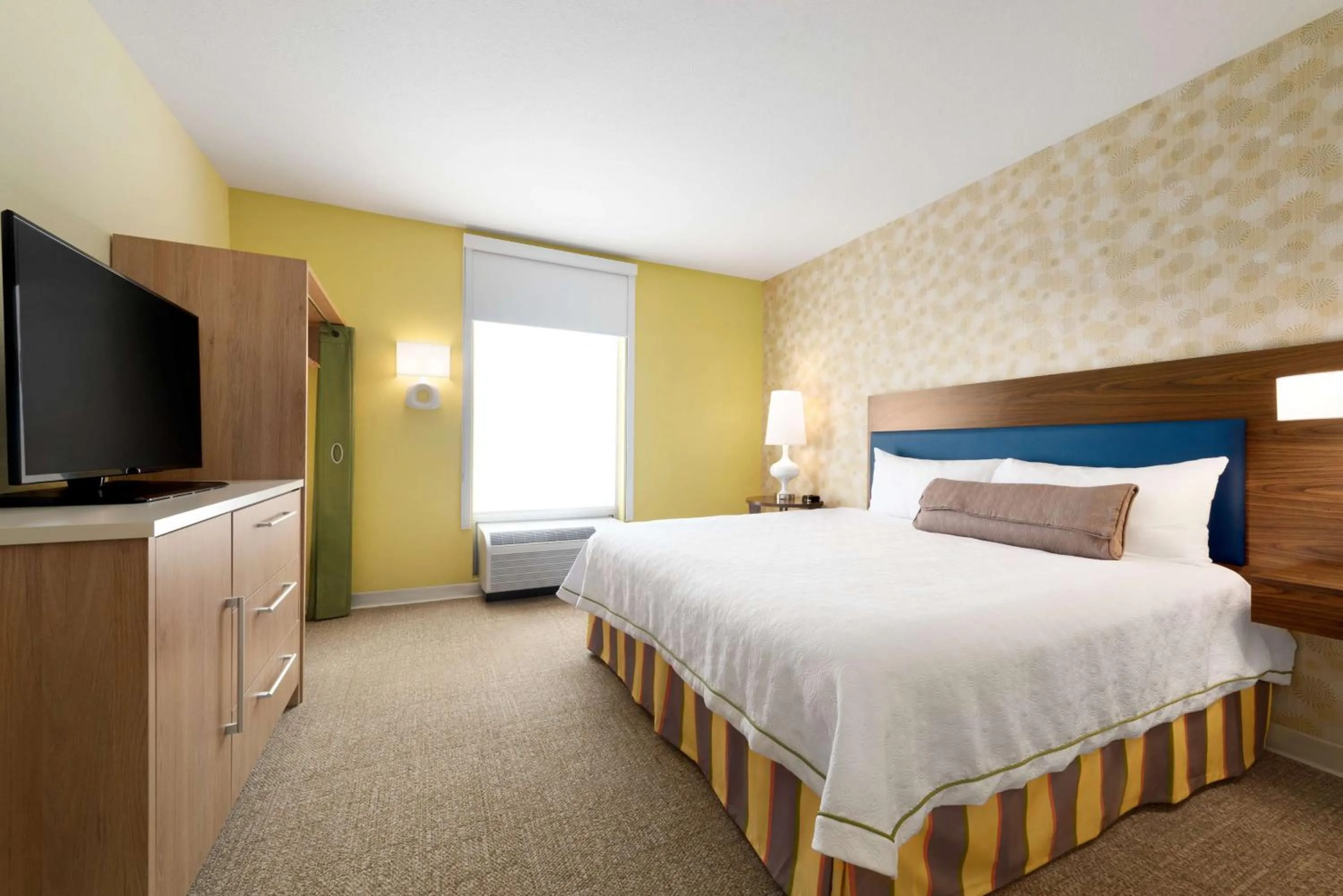 Bed in Home2 Suites By Hilton-Cleveland Beachwood