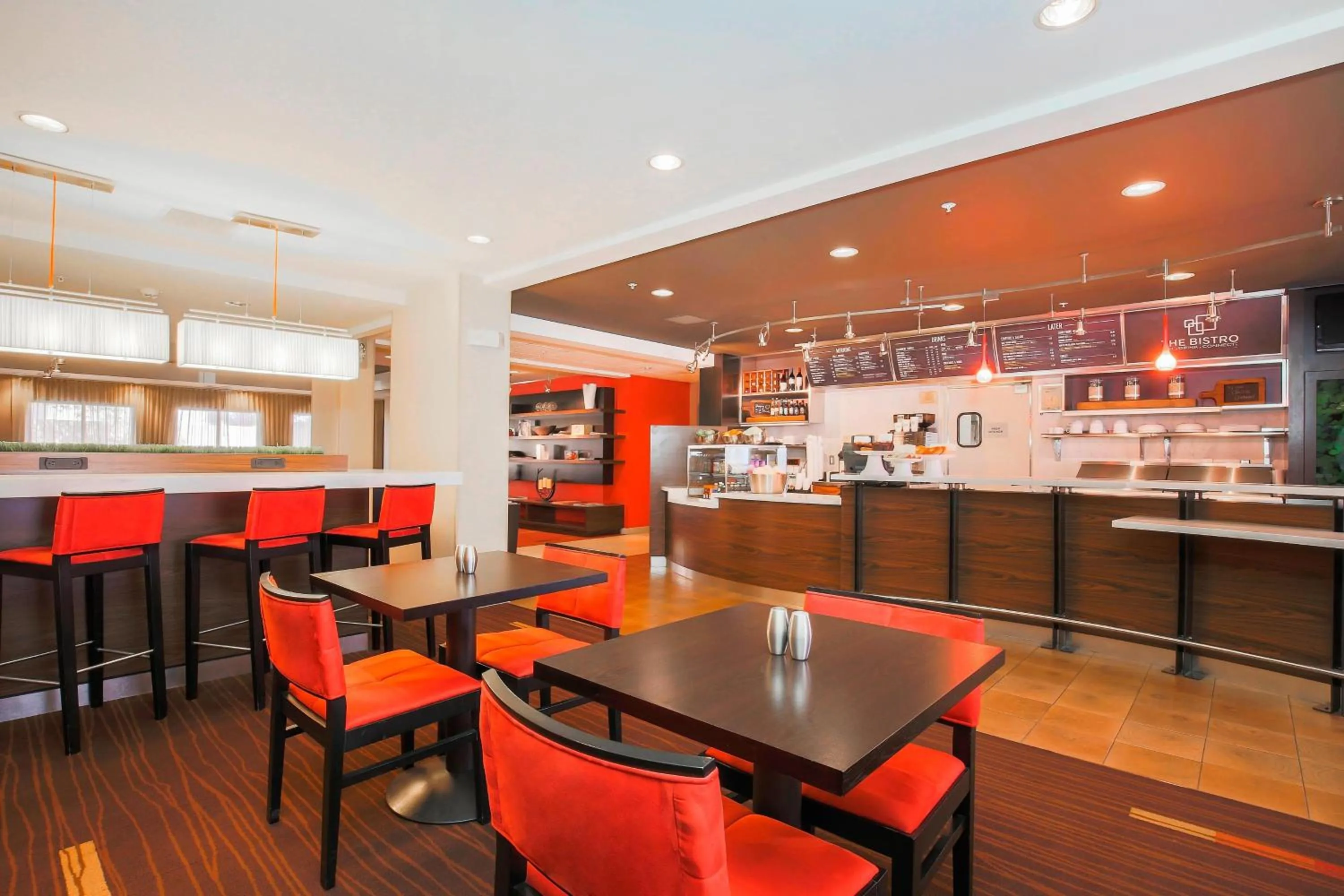 Restaurant/places to eat in Courtyard By Marriott Salinas Monterey