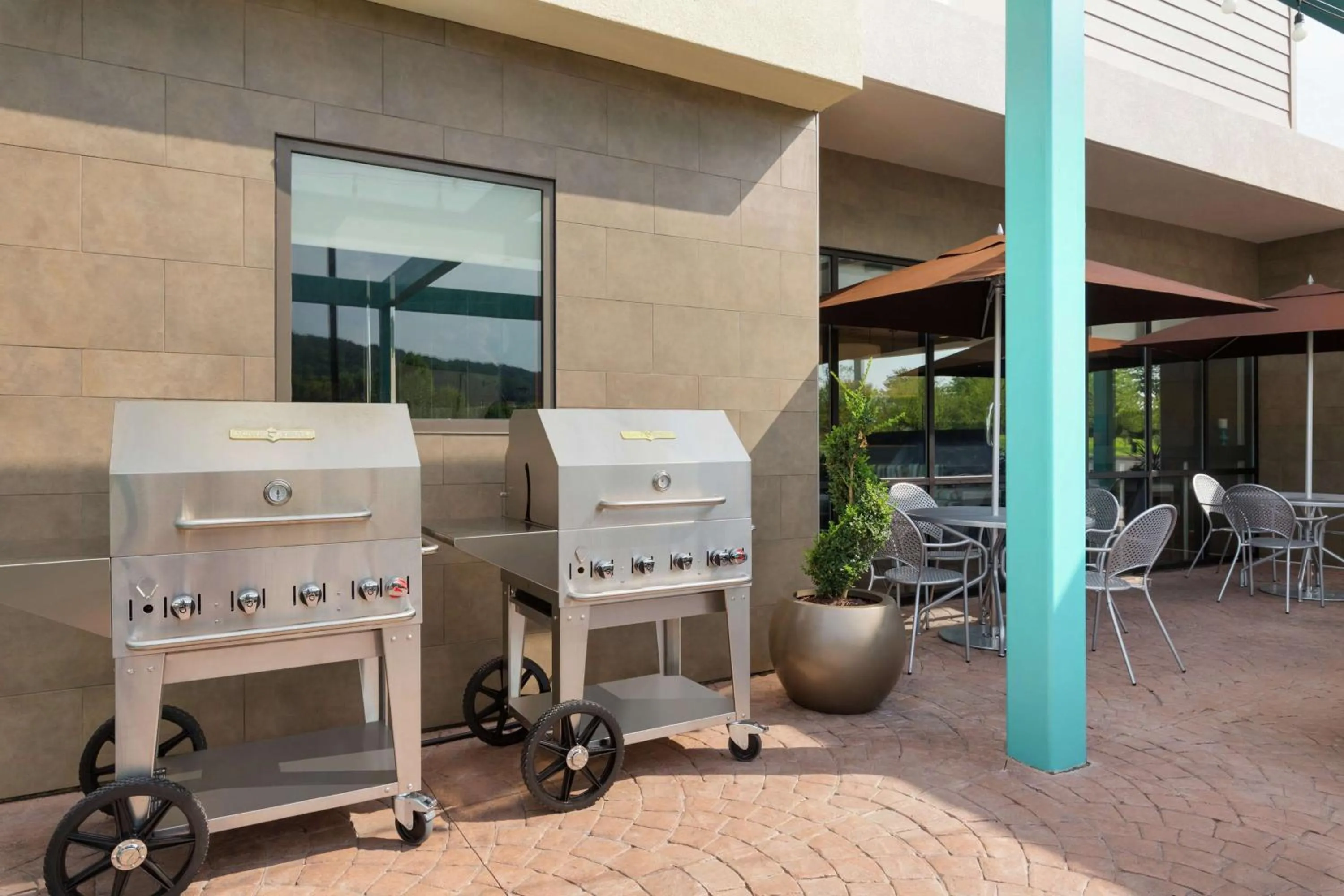 Dining area in Home2 Suites by Hilton Downingtown Exton Route 30